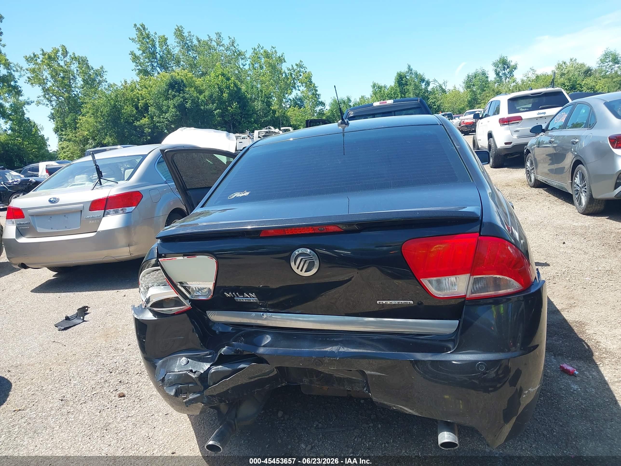 2011 Mercury Milan Premier Black vin: 3MEHM0JG2BR601964
