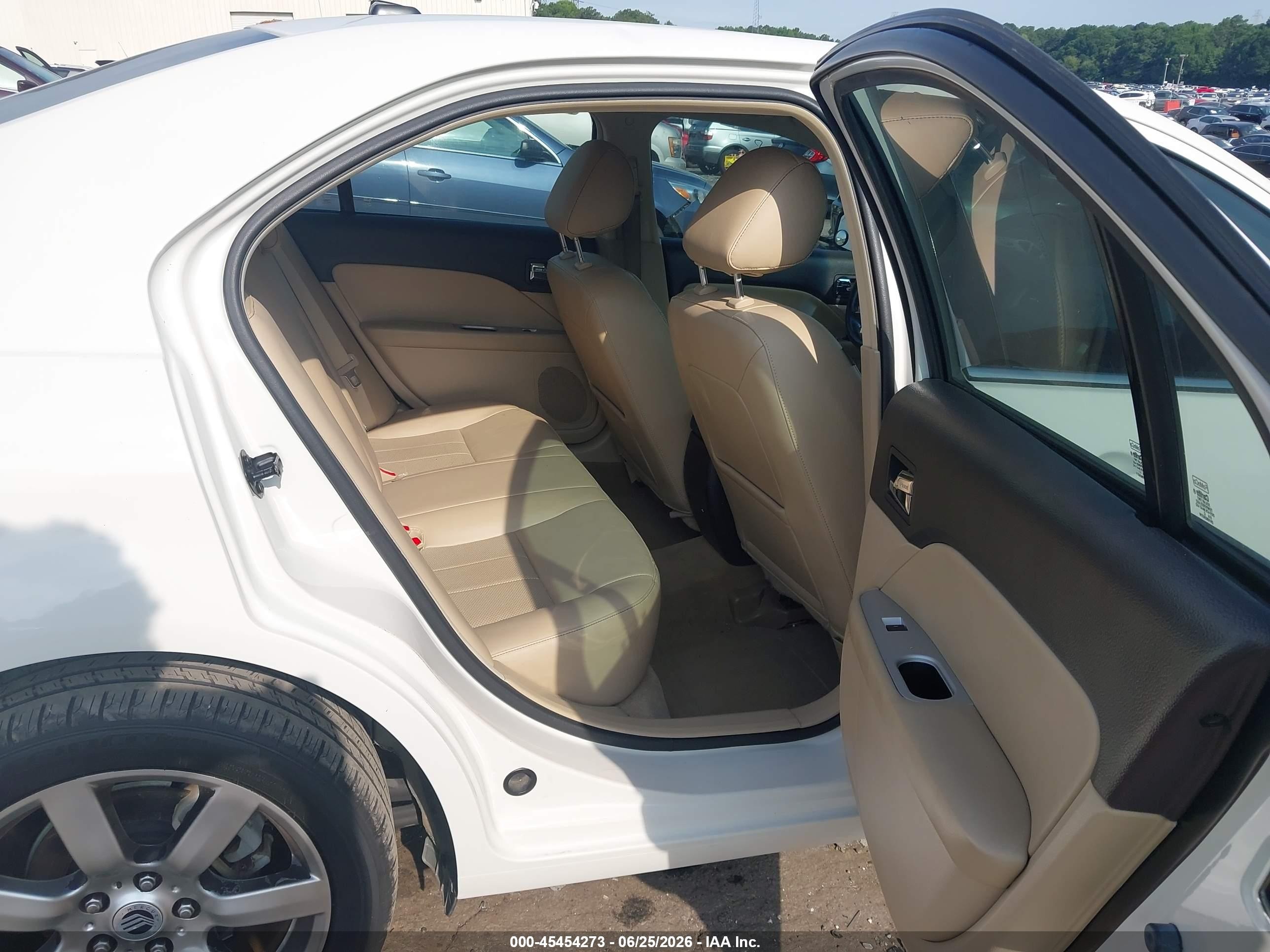 2011 Mercury Milan Premier White vin: 3MEHM0JG2BR603584