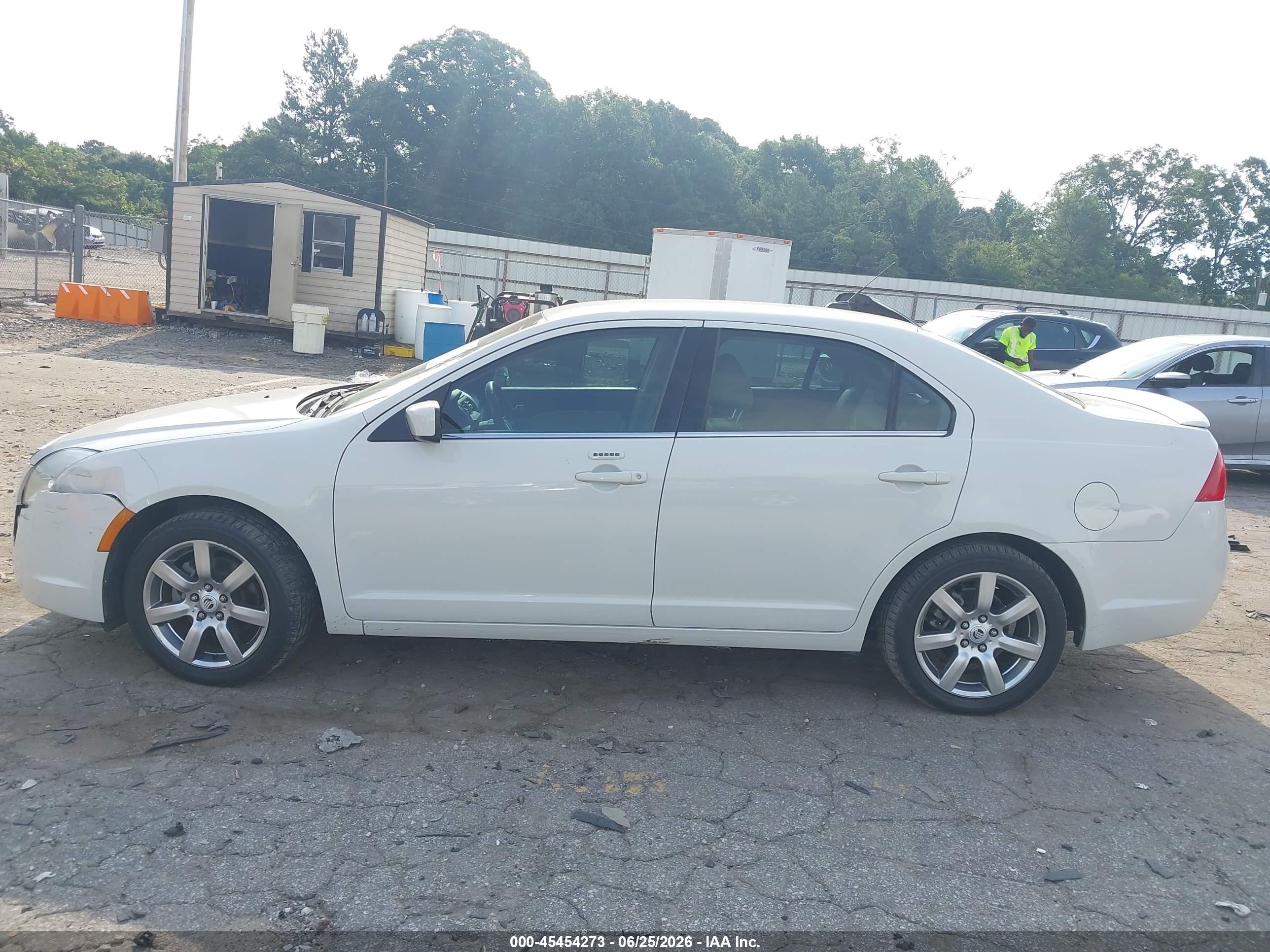 2011 Mercury Milan Premier White vin: 3MEHM0JG2BR603584