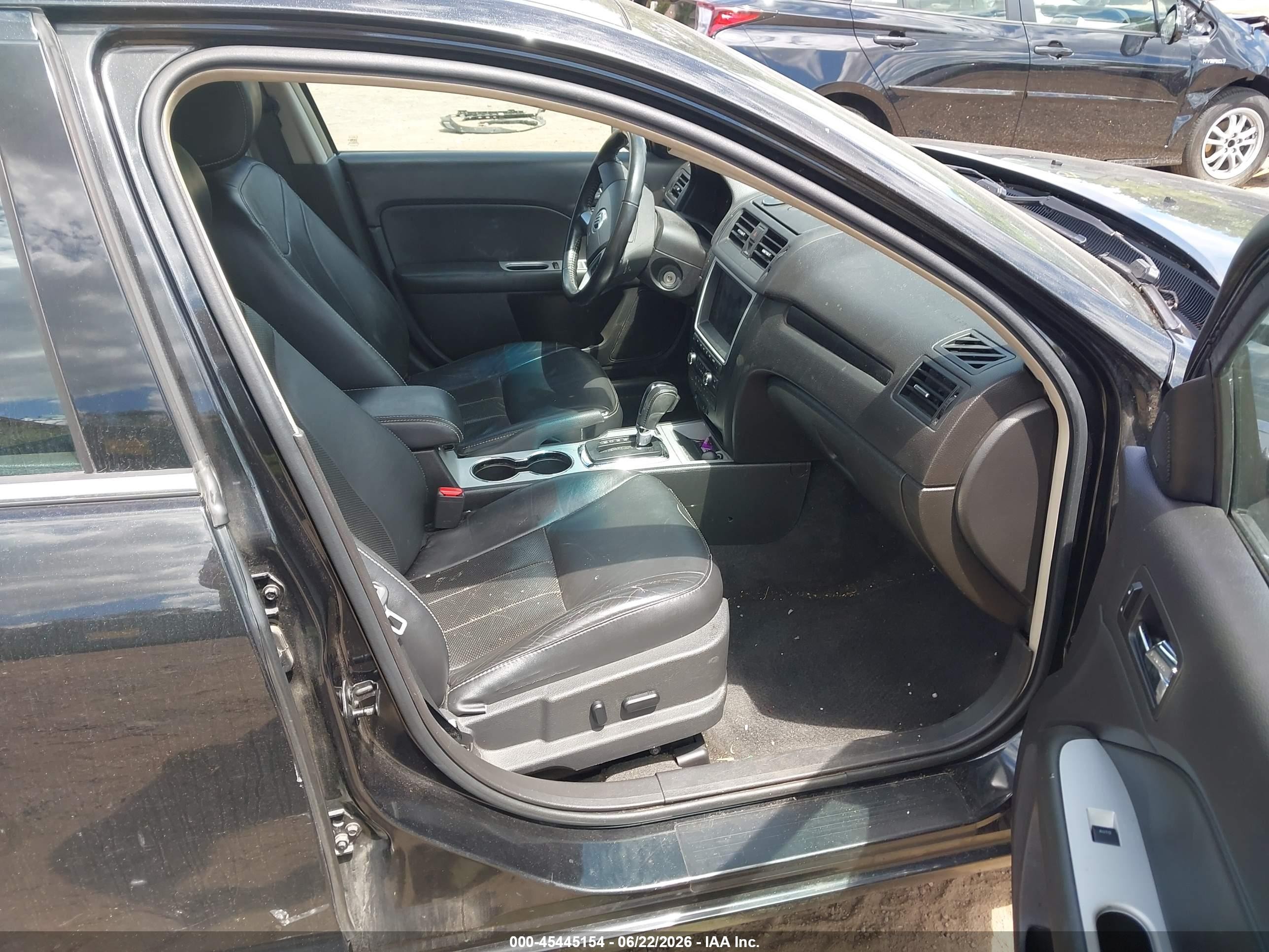 2011 Mercury Milan Premier Black vin: 3MEHM0JG3BR600645