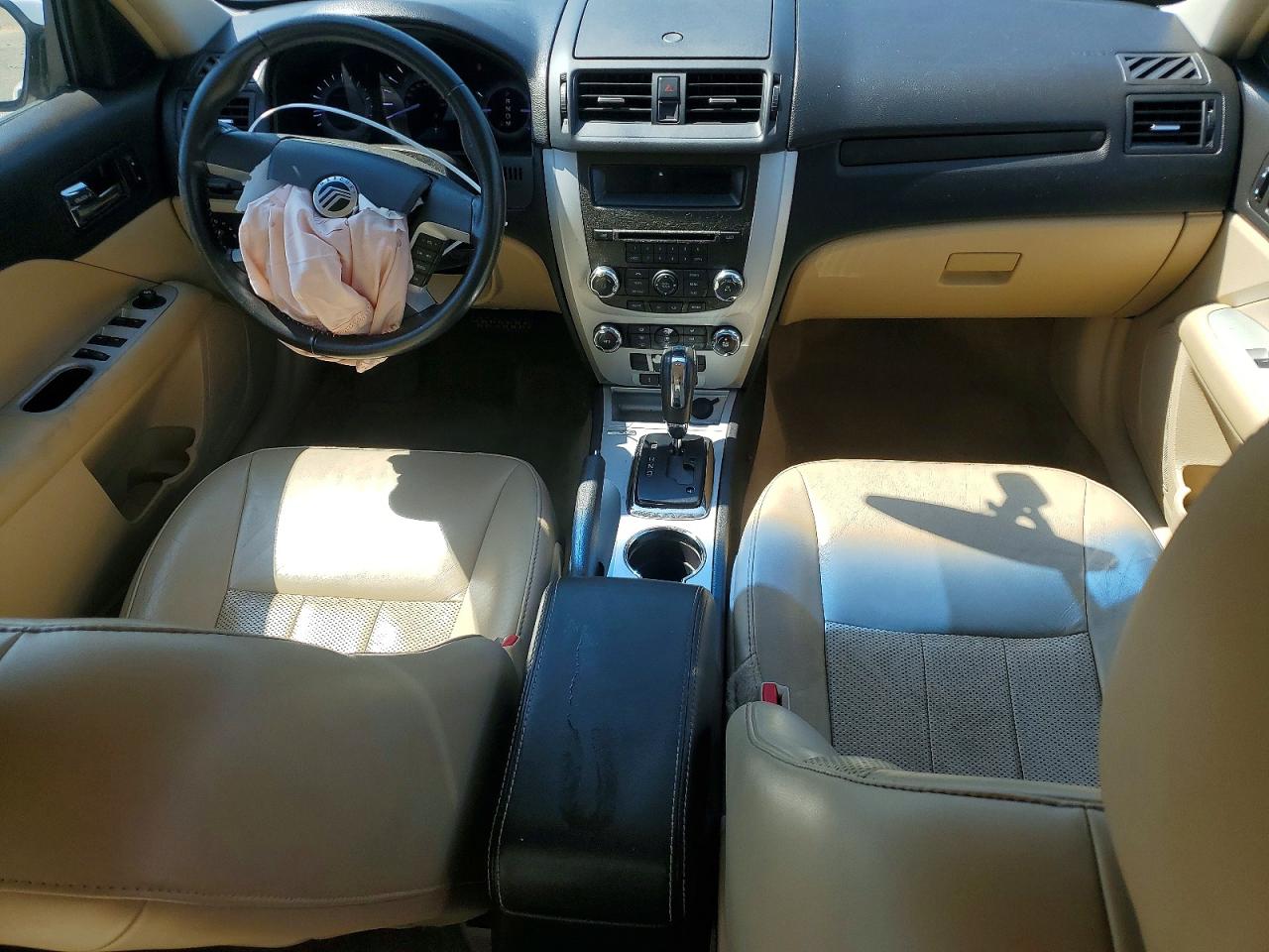 2010 Mercury Milan Premier White vin: 3MEHM0JG4AR653045