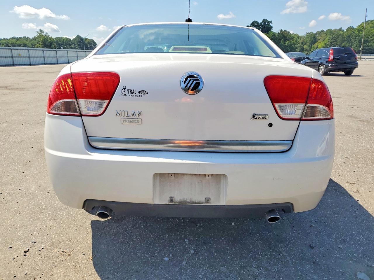 2010 Mercury Milan Premier White vin: 3MEHM0JG4AR653045