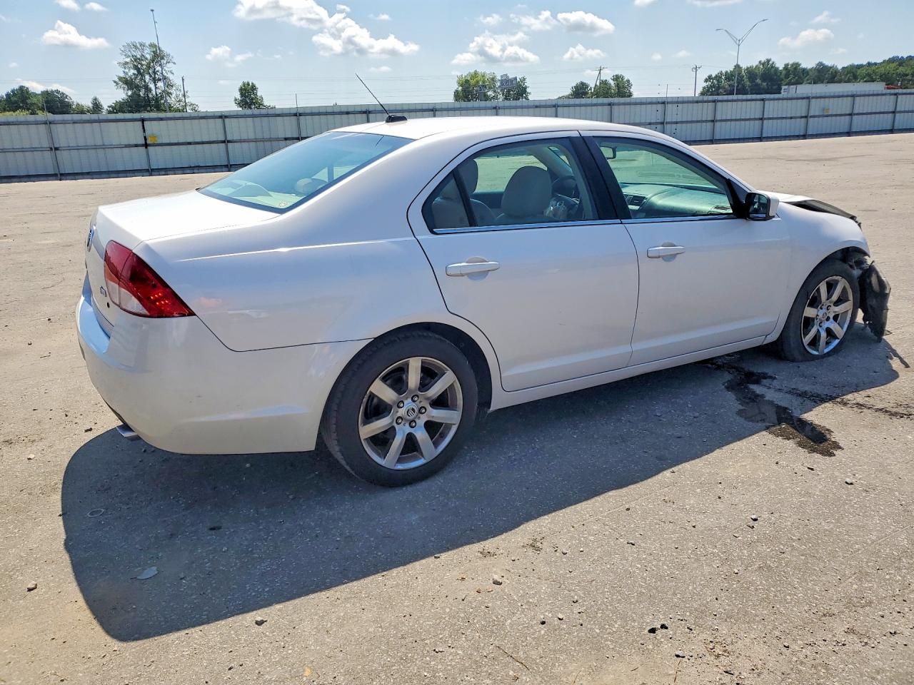 2010 Mercury Milan Premier White vin: 3MEHM0JG4AR653045