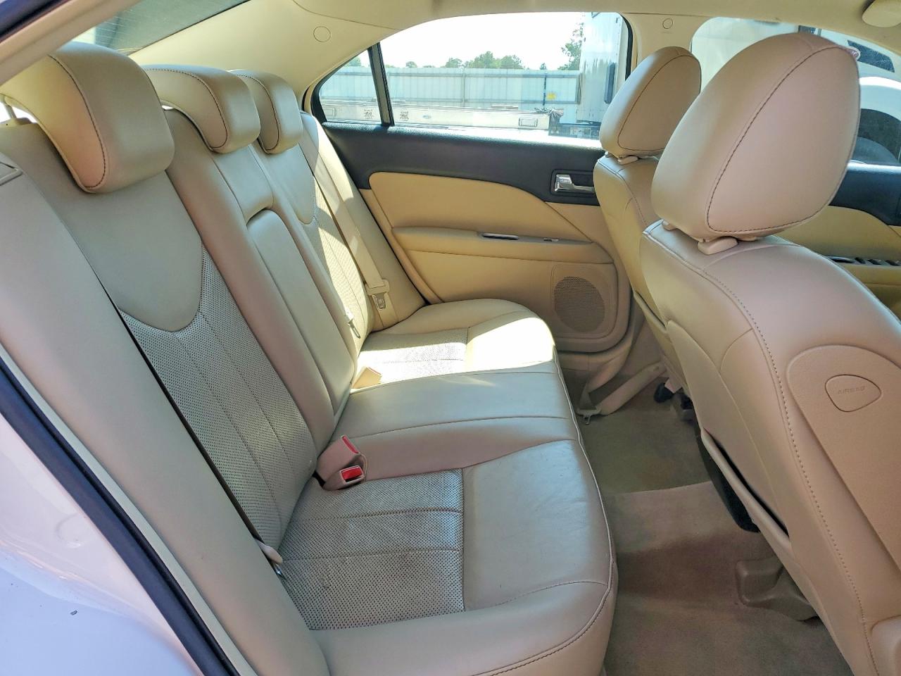 2010 Mercury Milan Premier White vin: 3MEHM0JG4AR653045