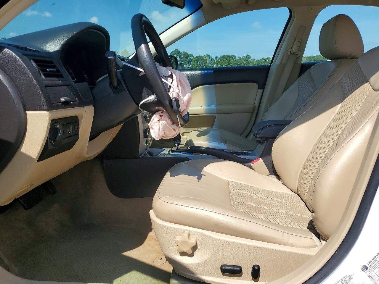 2010 Mercury Milan Premier White vin: 3MEHM0JG4AR653045
