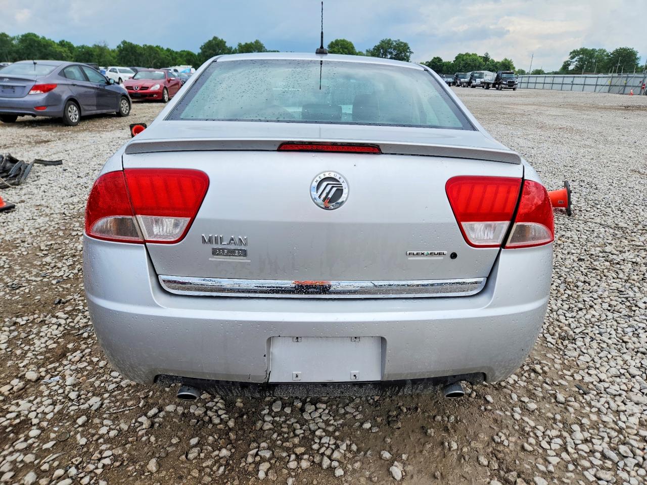 2011 Mercury Milan Premier Silver vin: 3MEHM0JG9BR601038