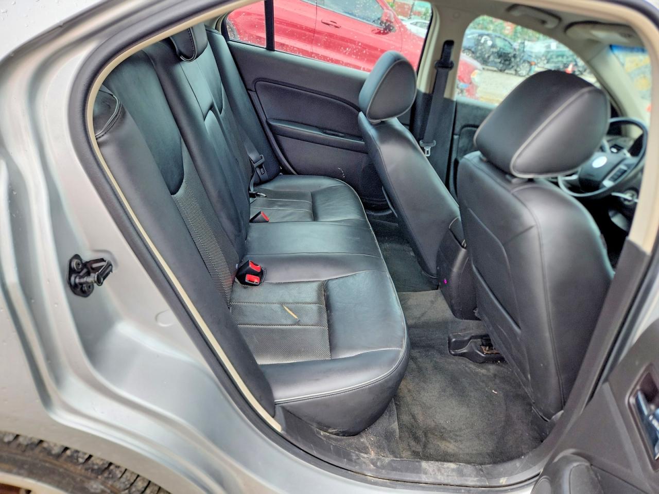 2011 Mercury Milan Premier Silver vin: 3MEHM0JG9BR601038