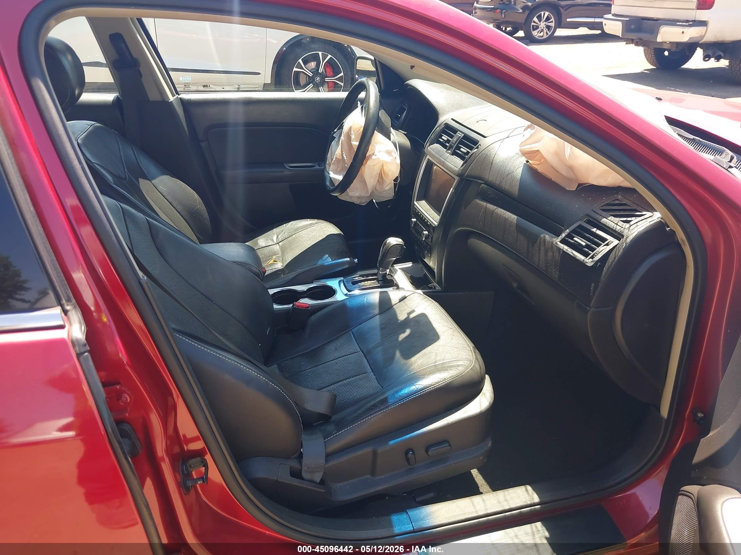 2011 Mercury Milan Premier Red vin: 3MEHM0JGXBR603655
