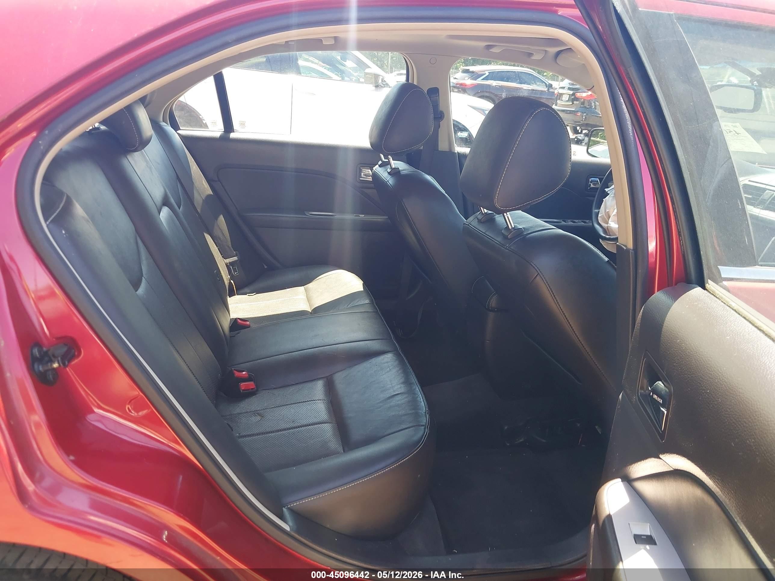 2011 Mercury Milan Premier Red vin: 3MEHM0JGXBR603655
