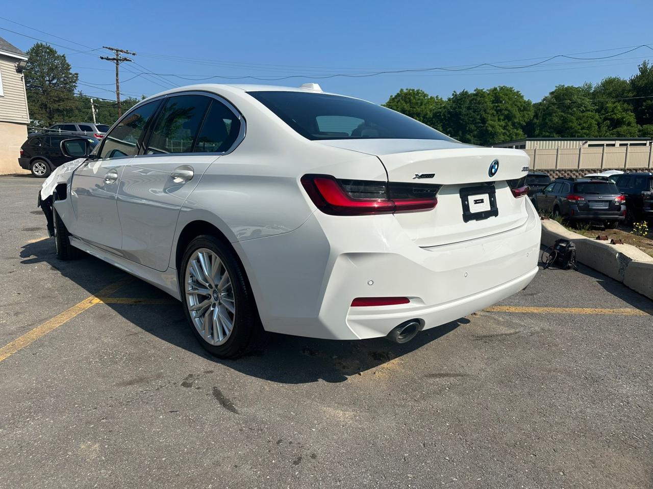 2024 Bmw 330xe    White vin: 3MW39FS01R8D95258