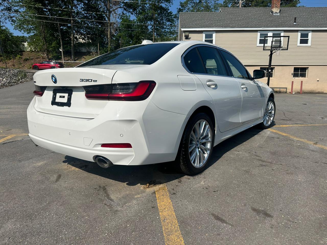 2024 Bmw 330xe    White vin: 3MW39FS01R8D95258