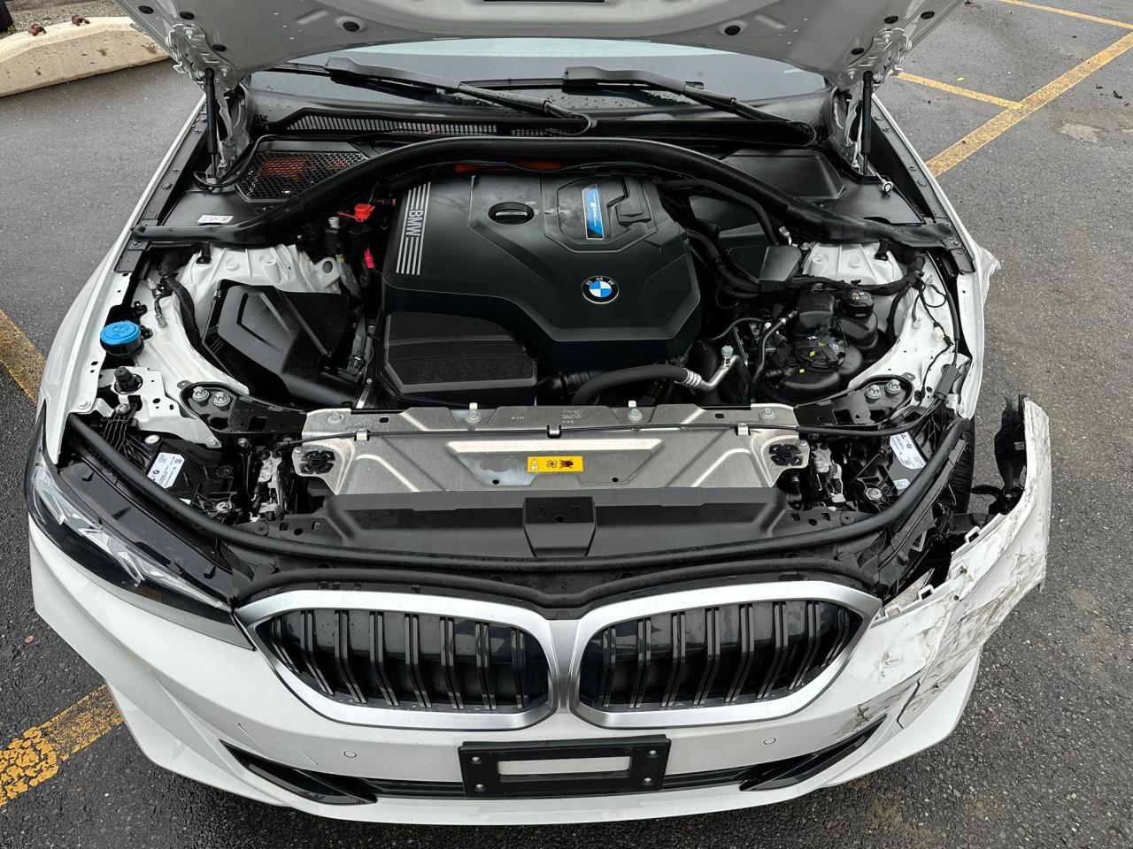 2024 Bmw 330xe    White vin: 3MW39FS01R8D95258