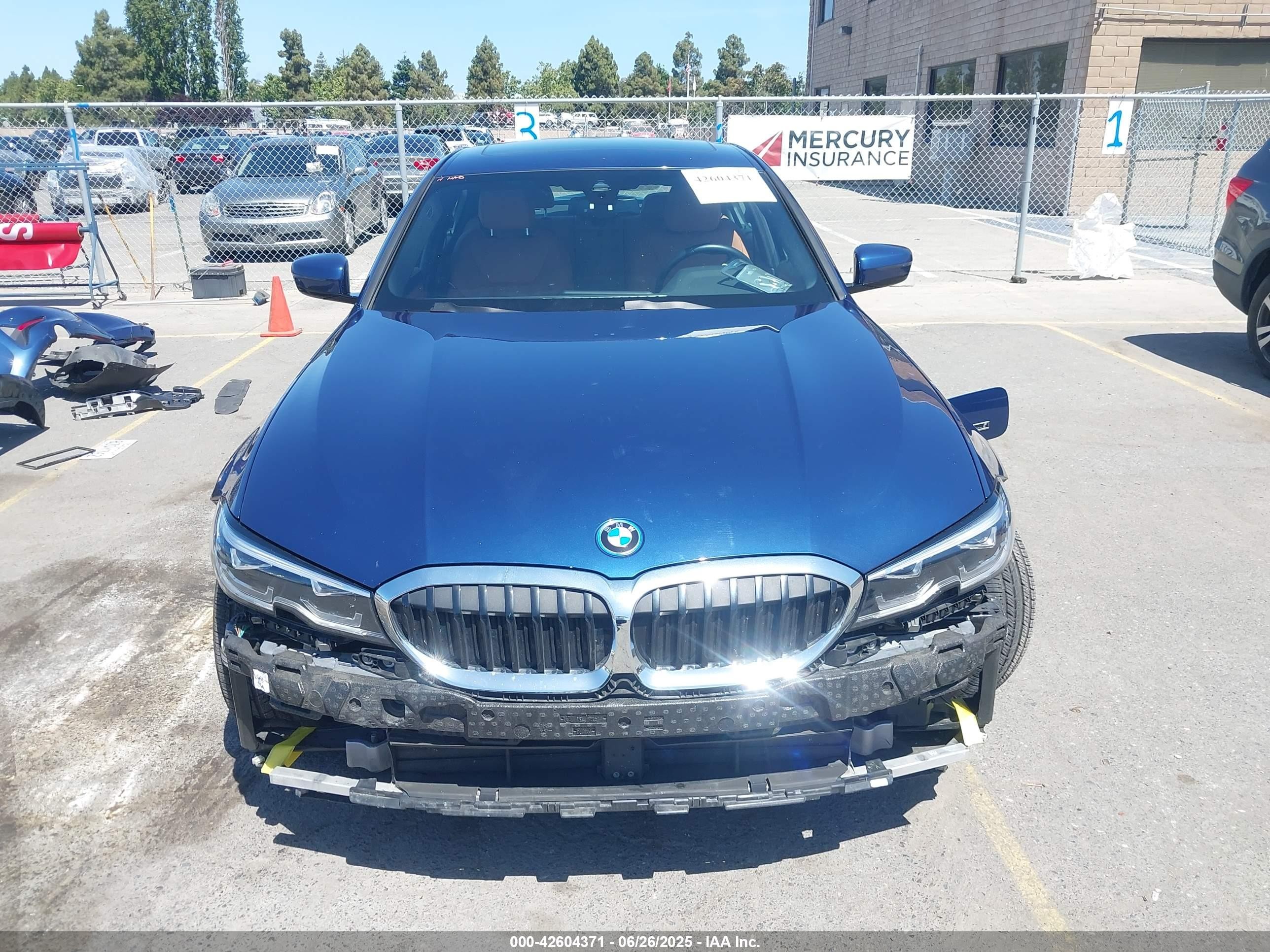 2022 Bmw 3 Series 330e Blue vin: 3MW5P7J07N8C39029