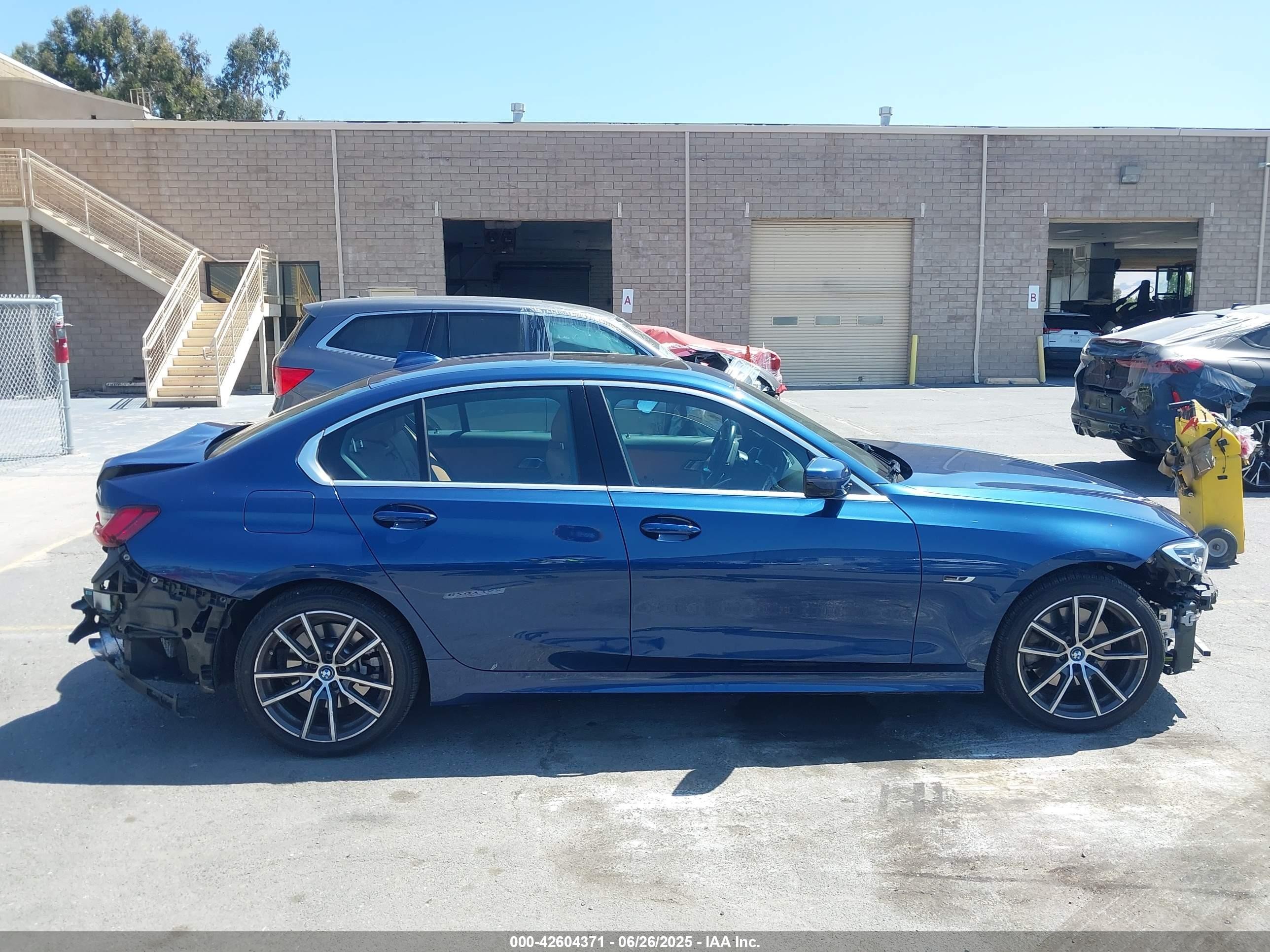 2022 Bmw 3 Series 330e Blue vin: 3MW5P7J07N8C39029