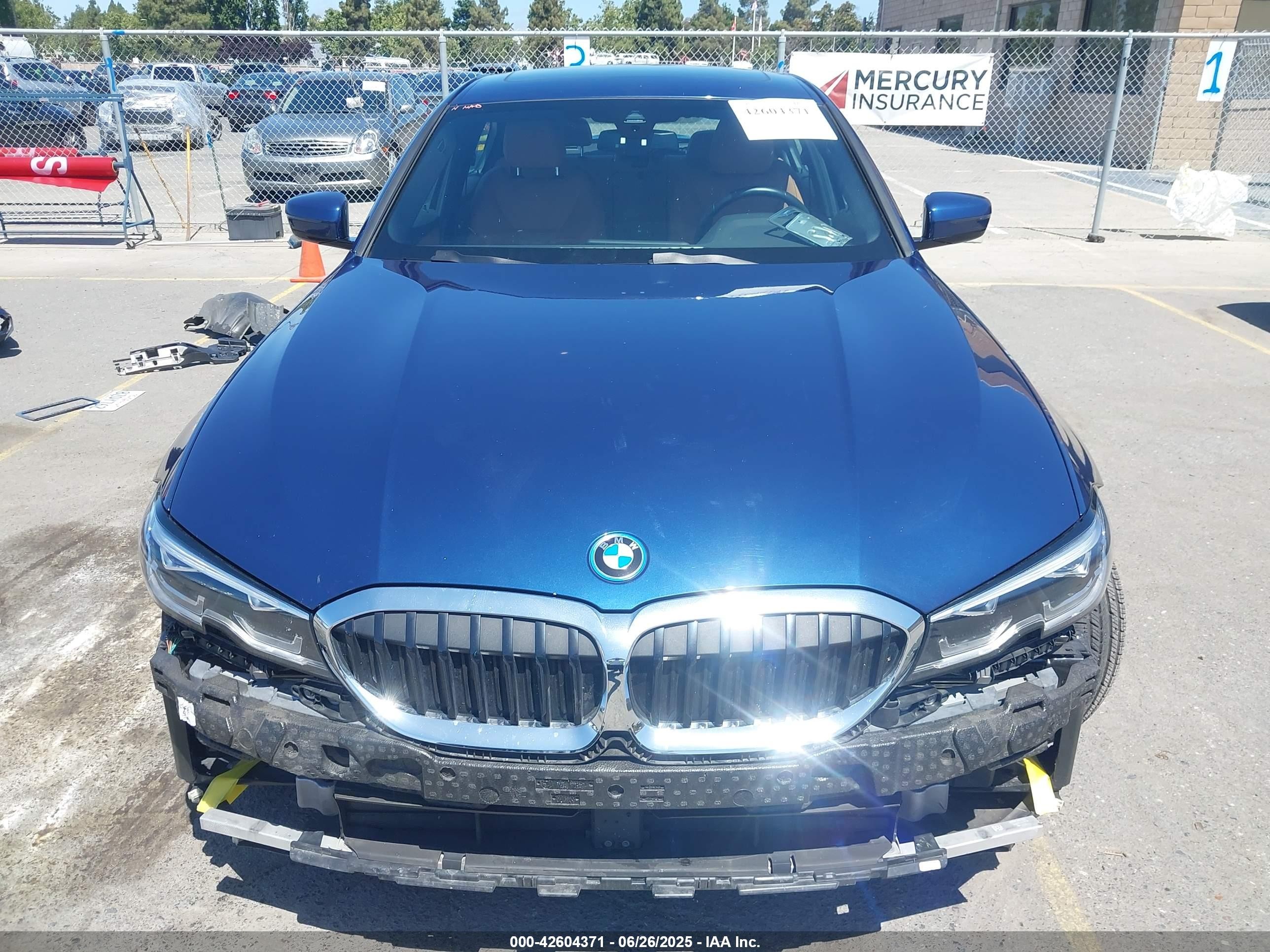 2022 Bmw 3 Series 330e Blue vin: 3MW5P7J07N8C39029
