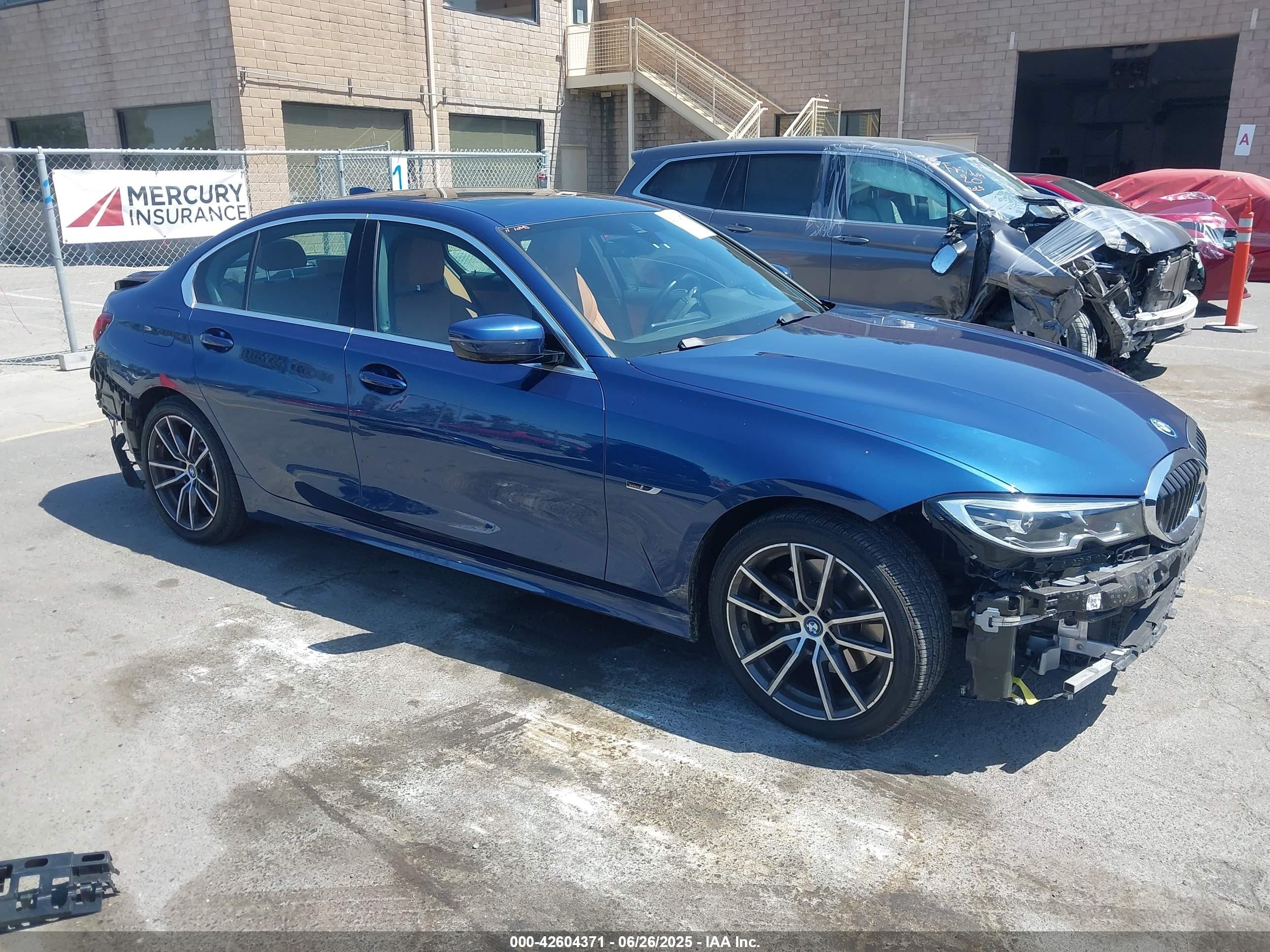 2022 Bmw 3 Series 330e Blue vin: 3MW5P7J07N8C39029