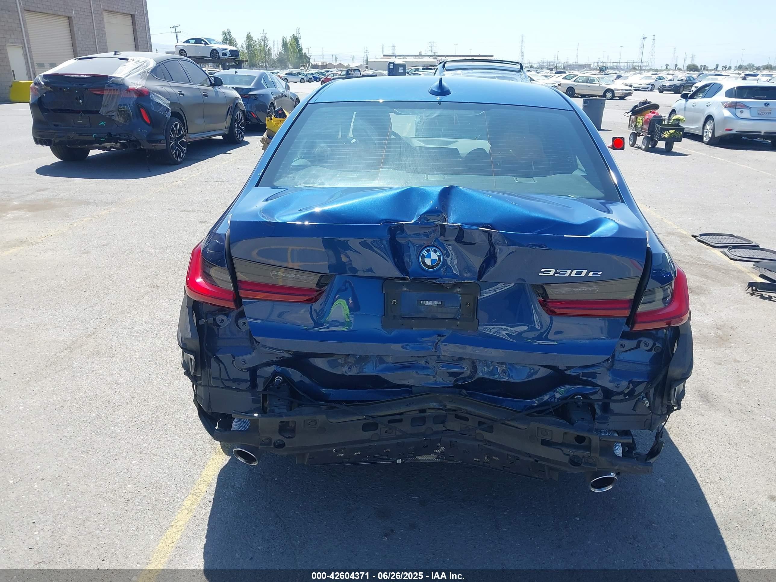 2022 Bmw 3 Series 330e Blue vin: 3MW5P7J07N8C39029