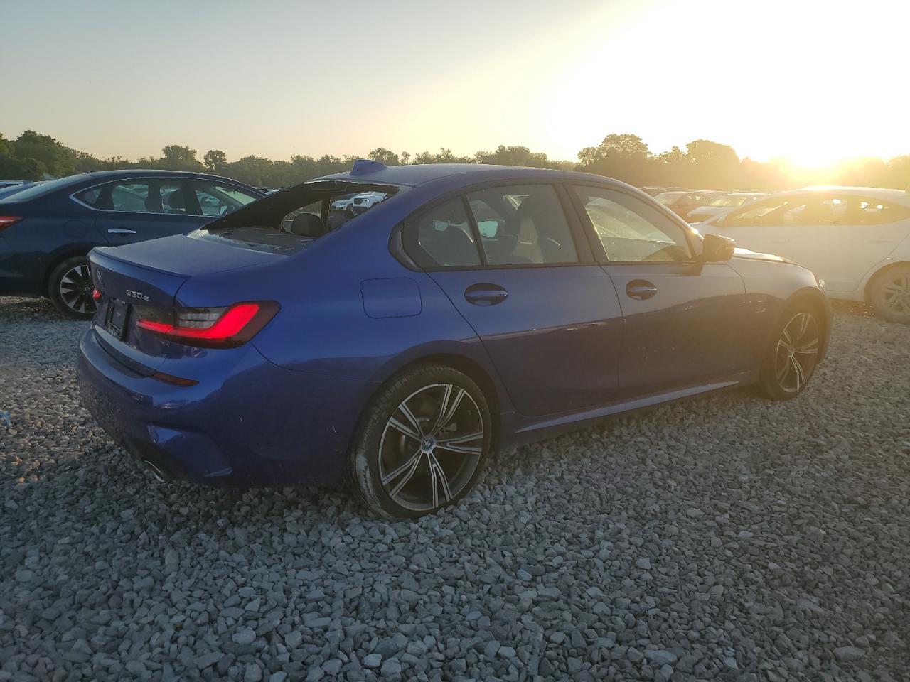 2022 Bmw 330xe    Blue vin: 3MW5P9J02N8C35076