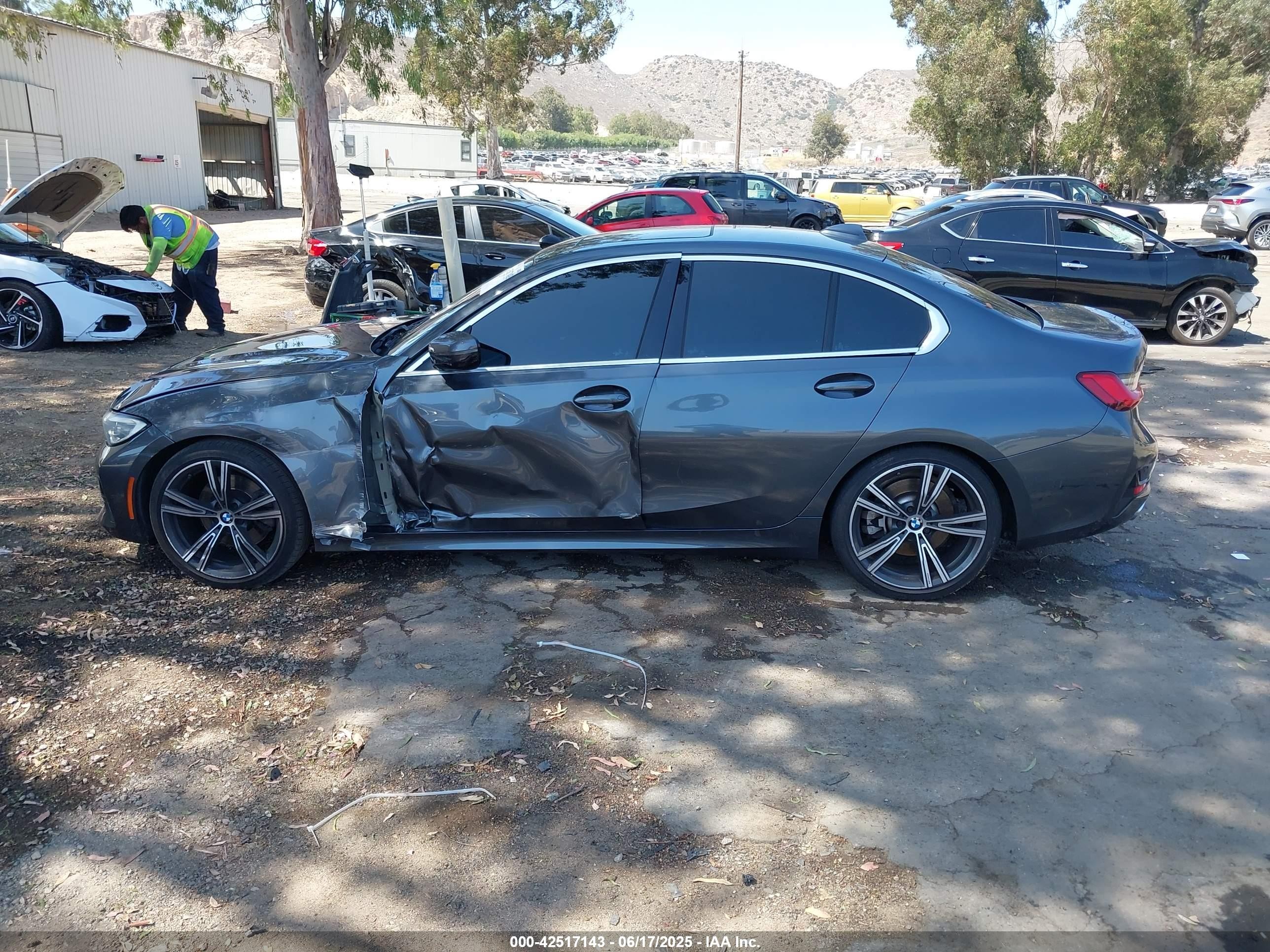 2021 Bmw 330i   Gray vin: 3MW5R1J01M8C03570