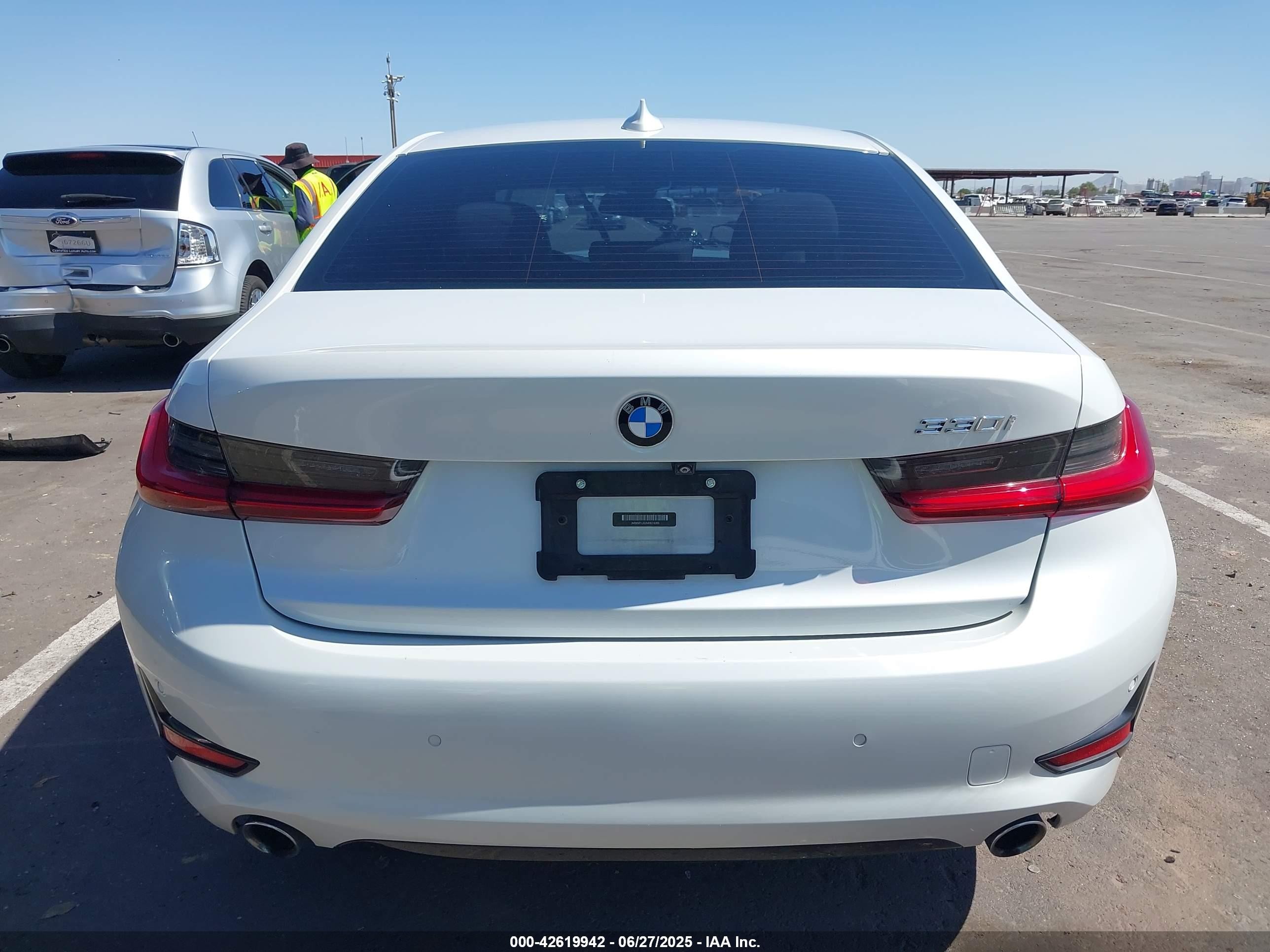 2021 Bmw 330i   White vin: 3MW5R1J02M8B74306