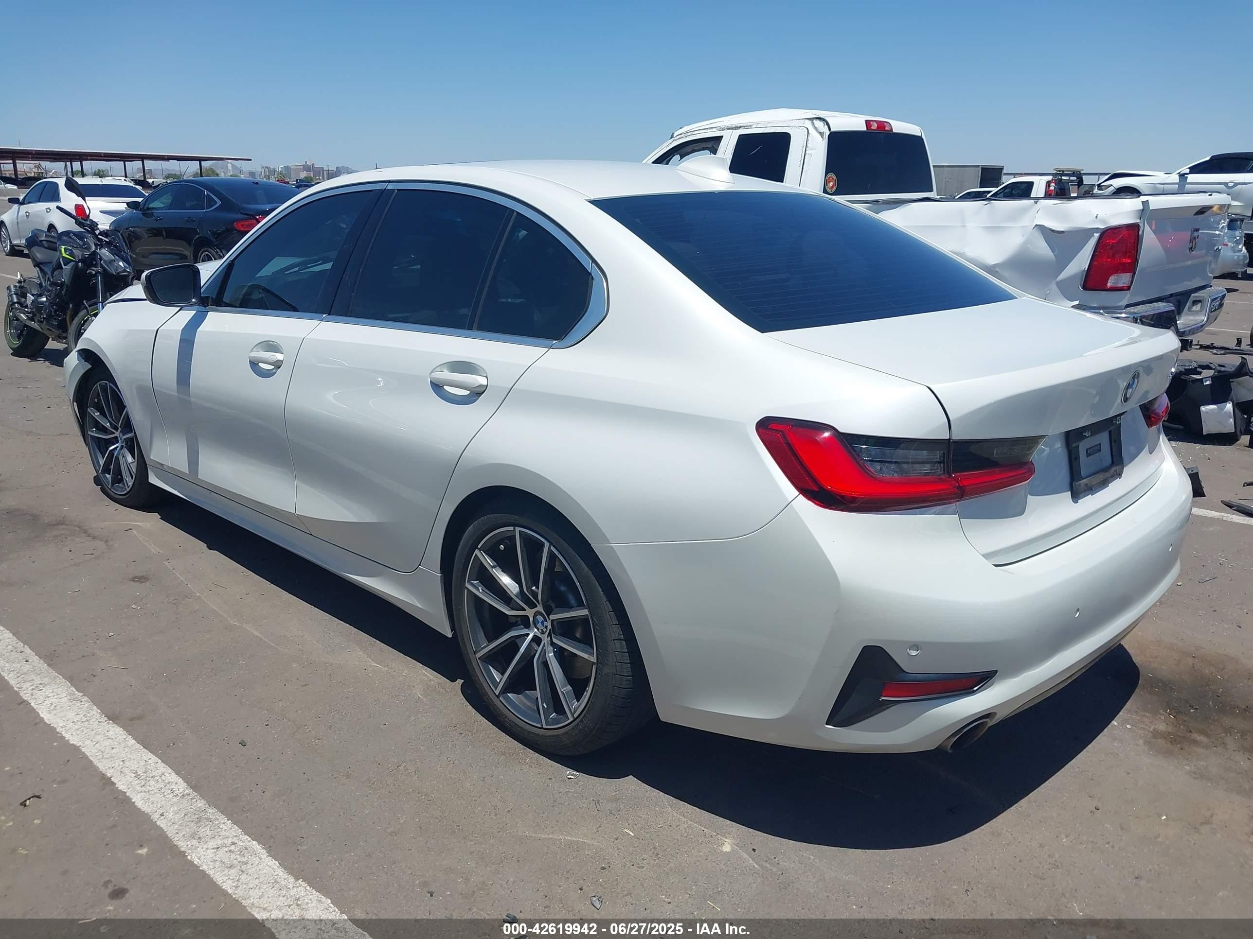 2021 Bmw 330i   White vin: 3MW5R1J02M8B74306