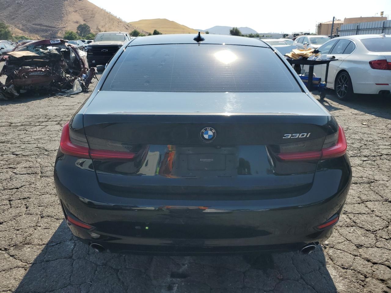 2021 Bmw 330i    Black vin: 3MW5R1J04M8B62898
