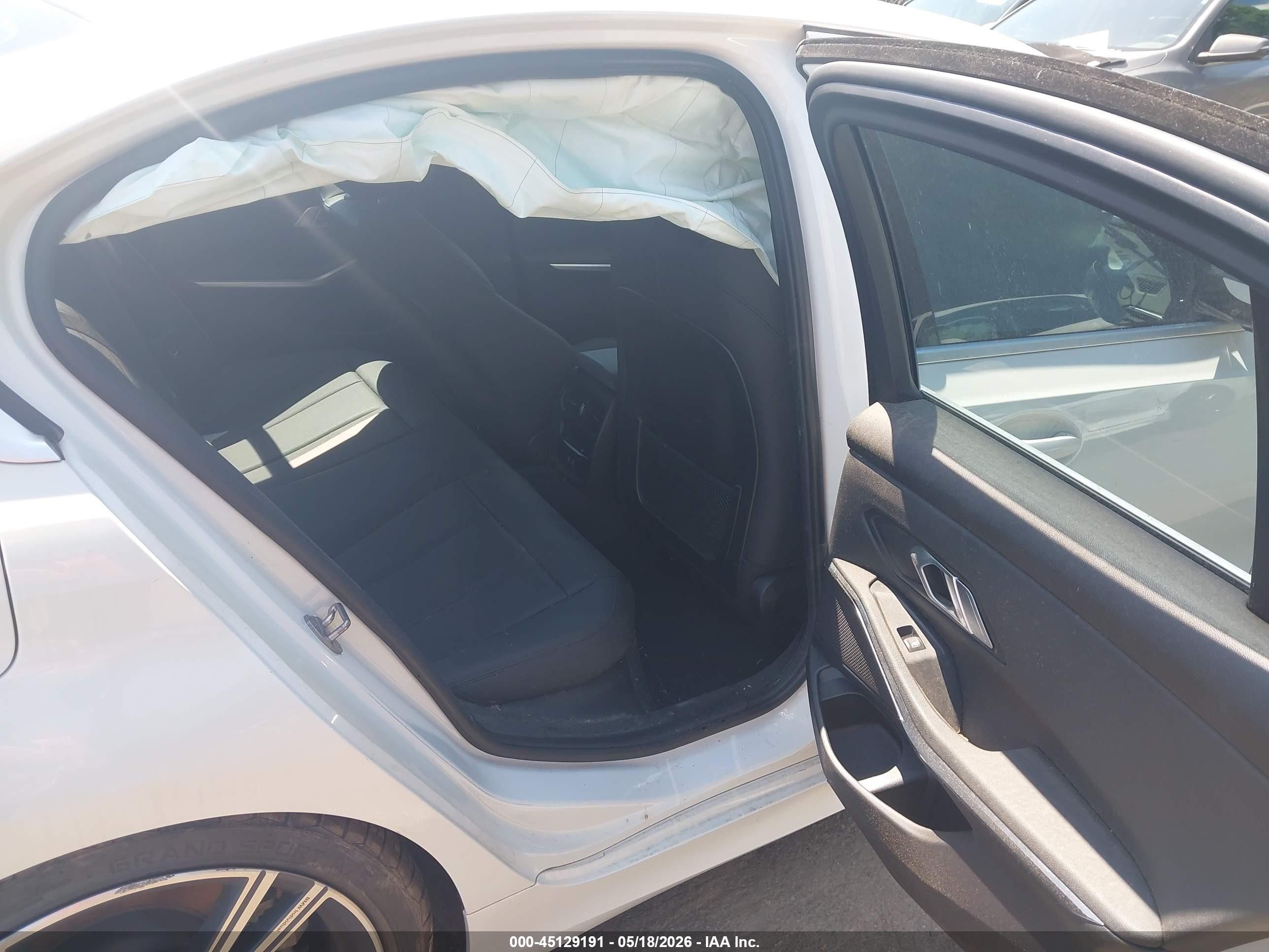 2021 Bmw 330i   White vin: 3MW5R1J05M8B50355