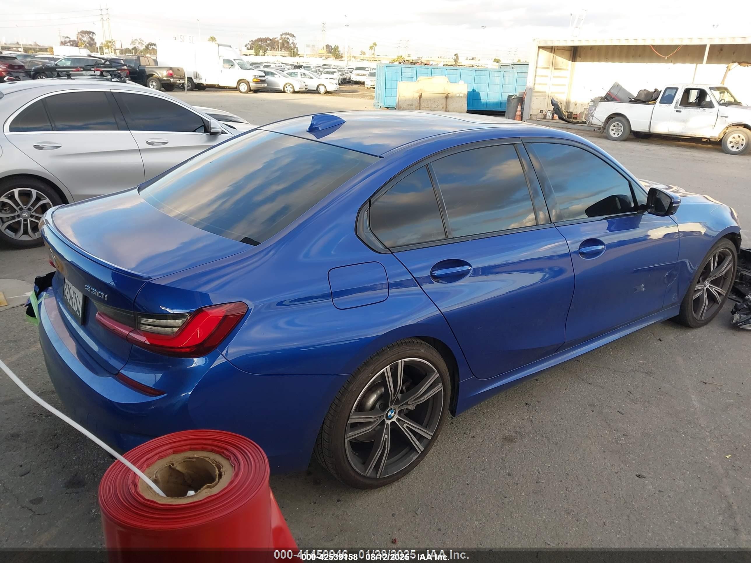 2022 Bmw 330i   Blue vin: 3MW5R1J06N8C22729