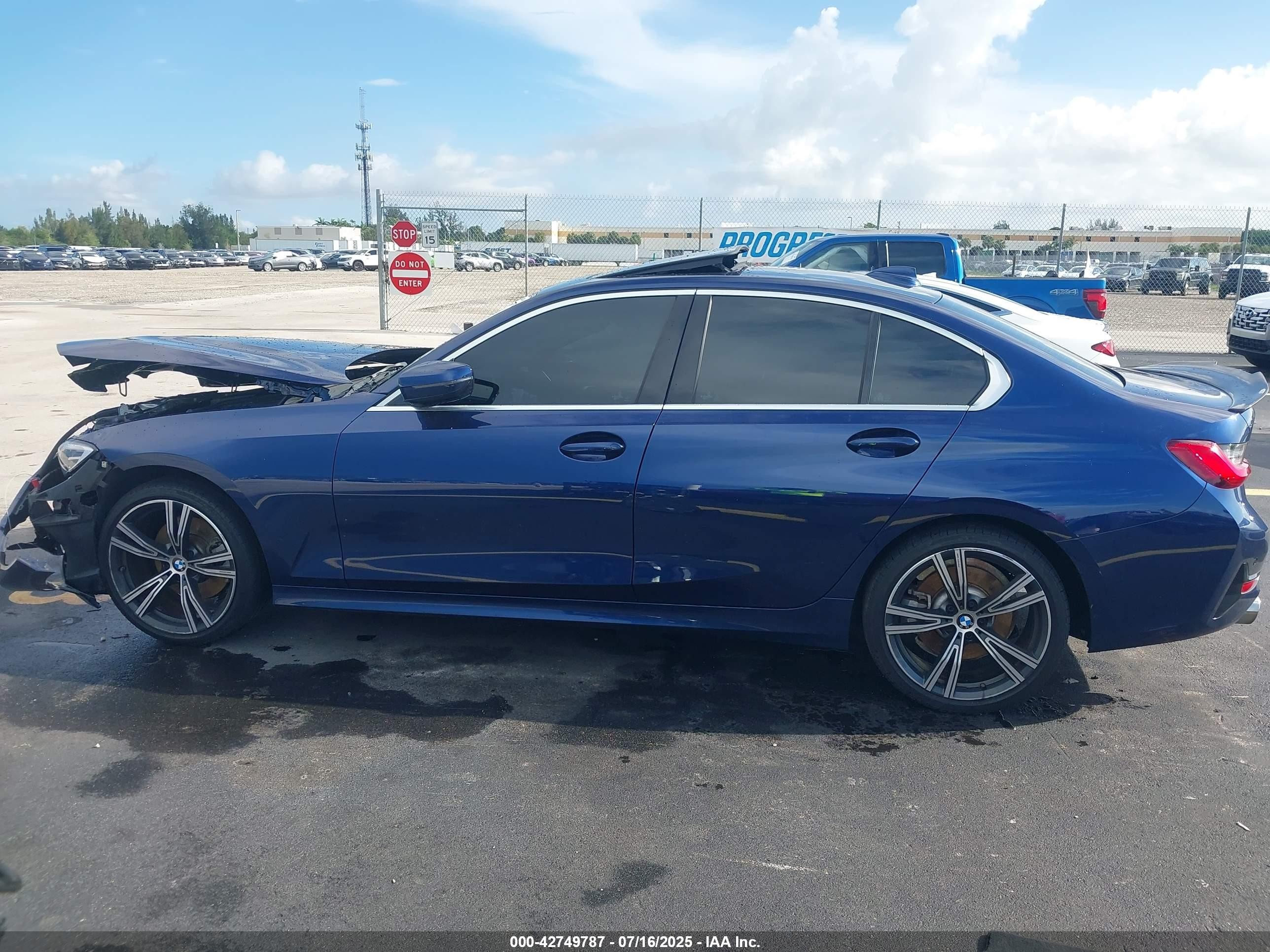 2020 Bmw 330i   Blue vin: 3MW5R1J09L8B34450