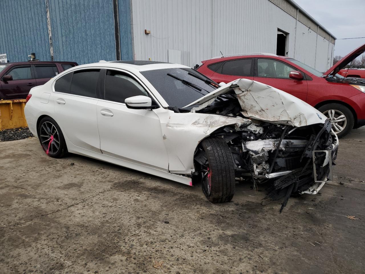 2021 Bmw 330xi    Белый vin: 3MW5R7J00M8B55434