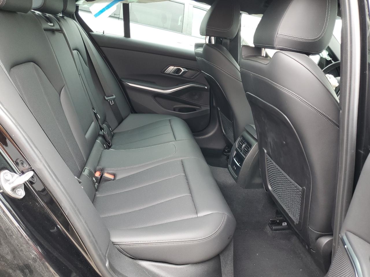 2022 Bmw 330xi    Black vin: 3MW5R7J00N8C50464