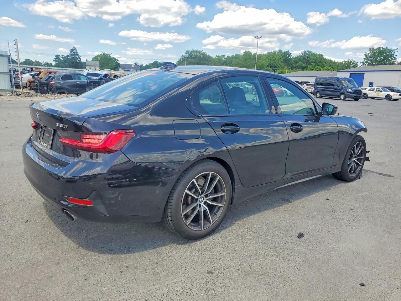 2022 Bmw 330xi Черный vin: 3MW5R7J03N8C33478
