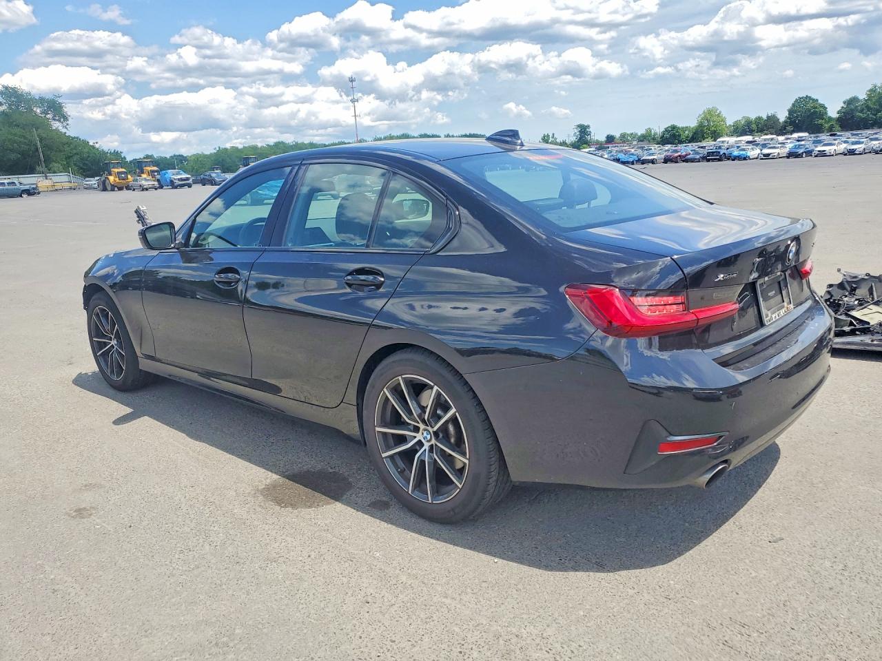 2022 Bmw 330xi Черный vin: 3MW5R7J03N8C33478