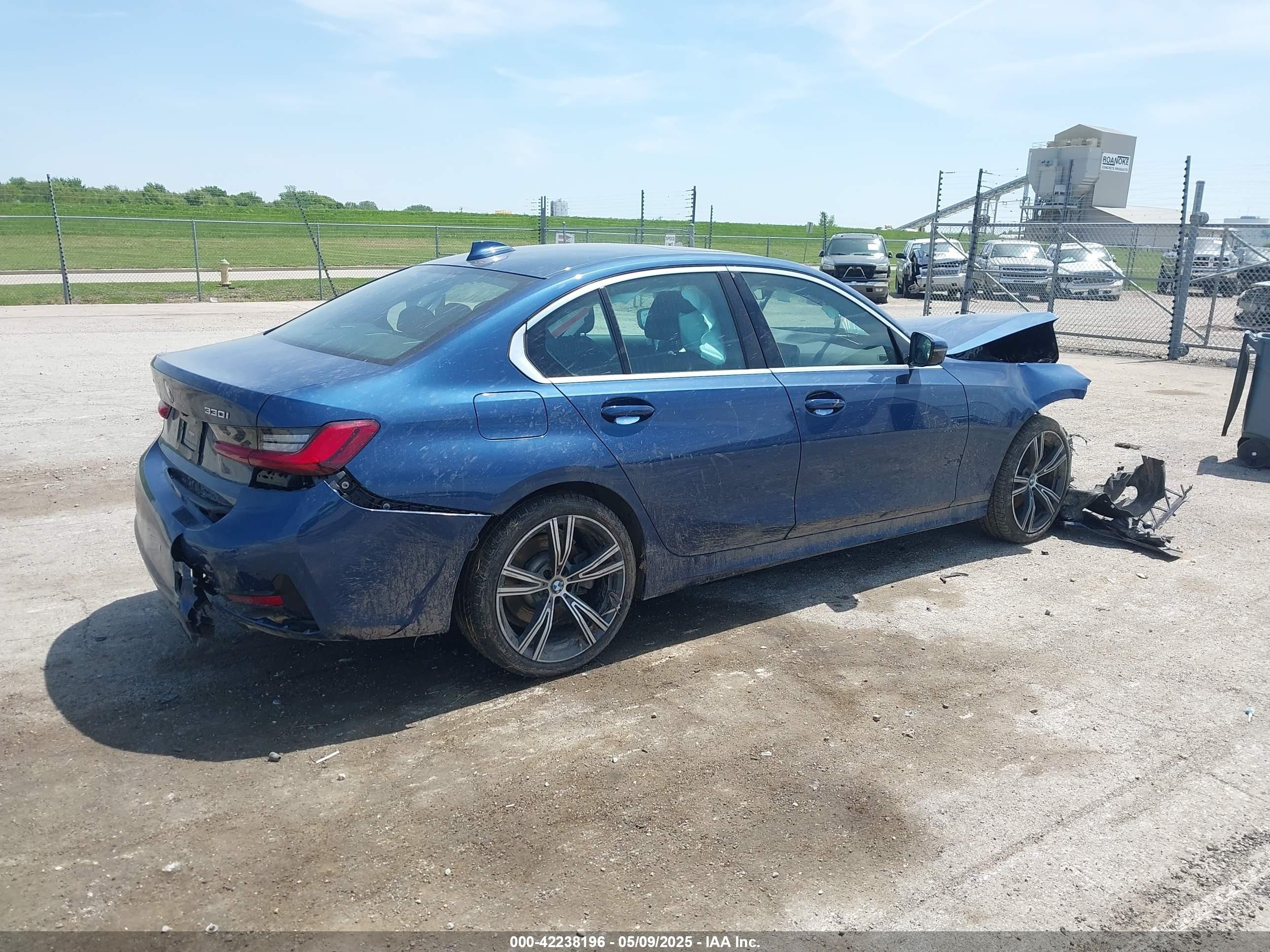 2022 Bmw 330i Xdrive Blue vin: 3MW5R7J03N8C54024