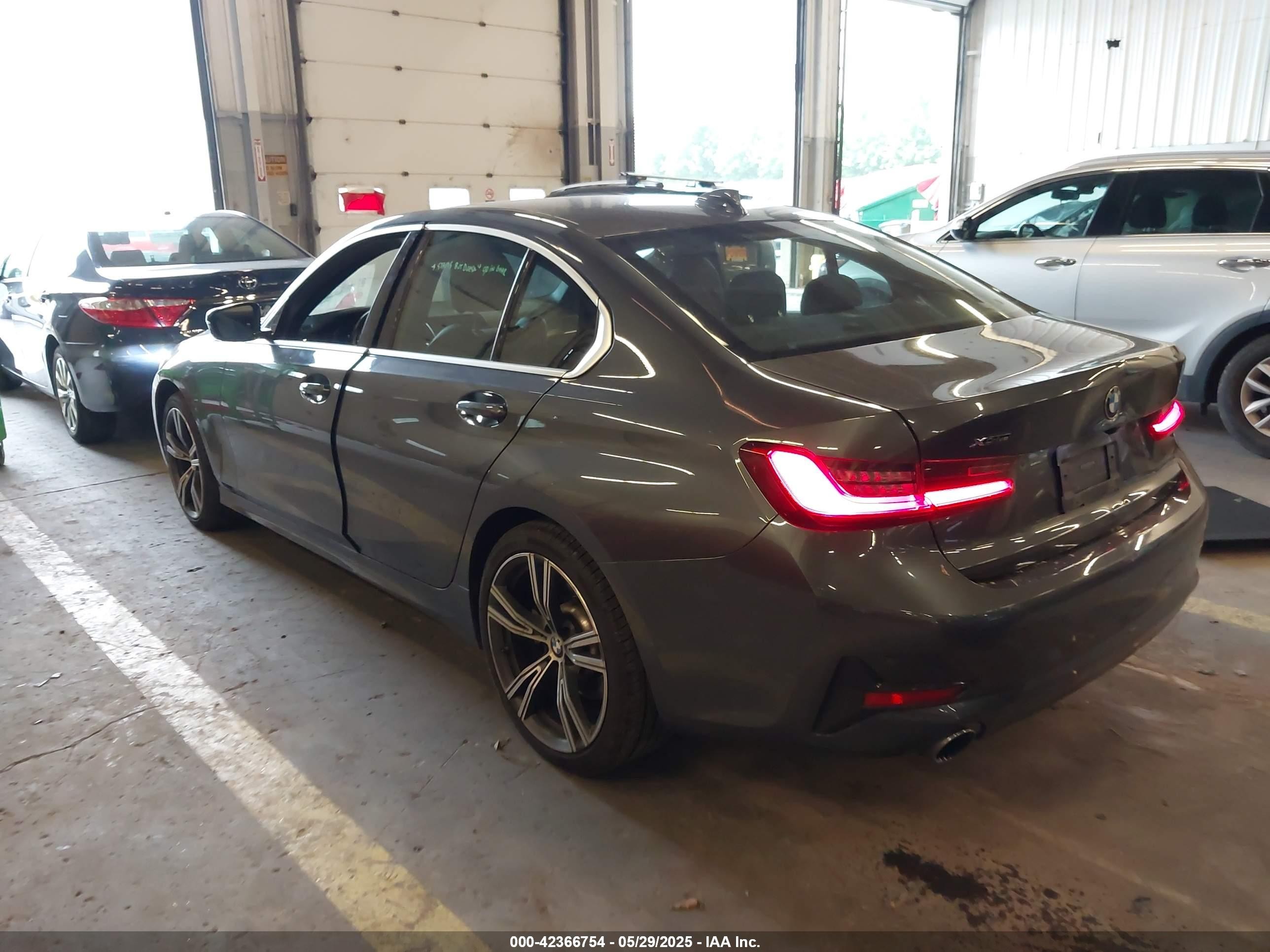 2021 Bmw 330i Xdrive Gray vin: 3MW5R7J09M8C00676