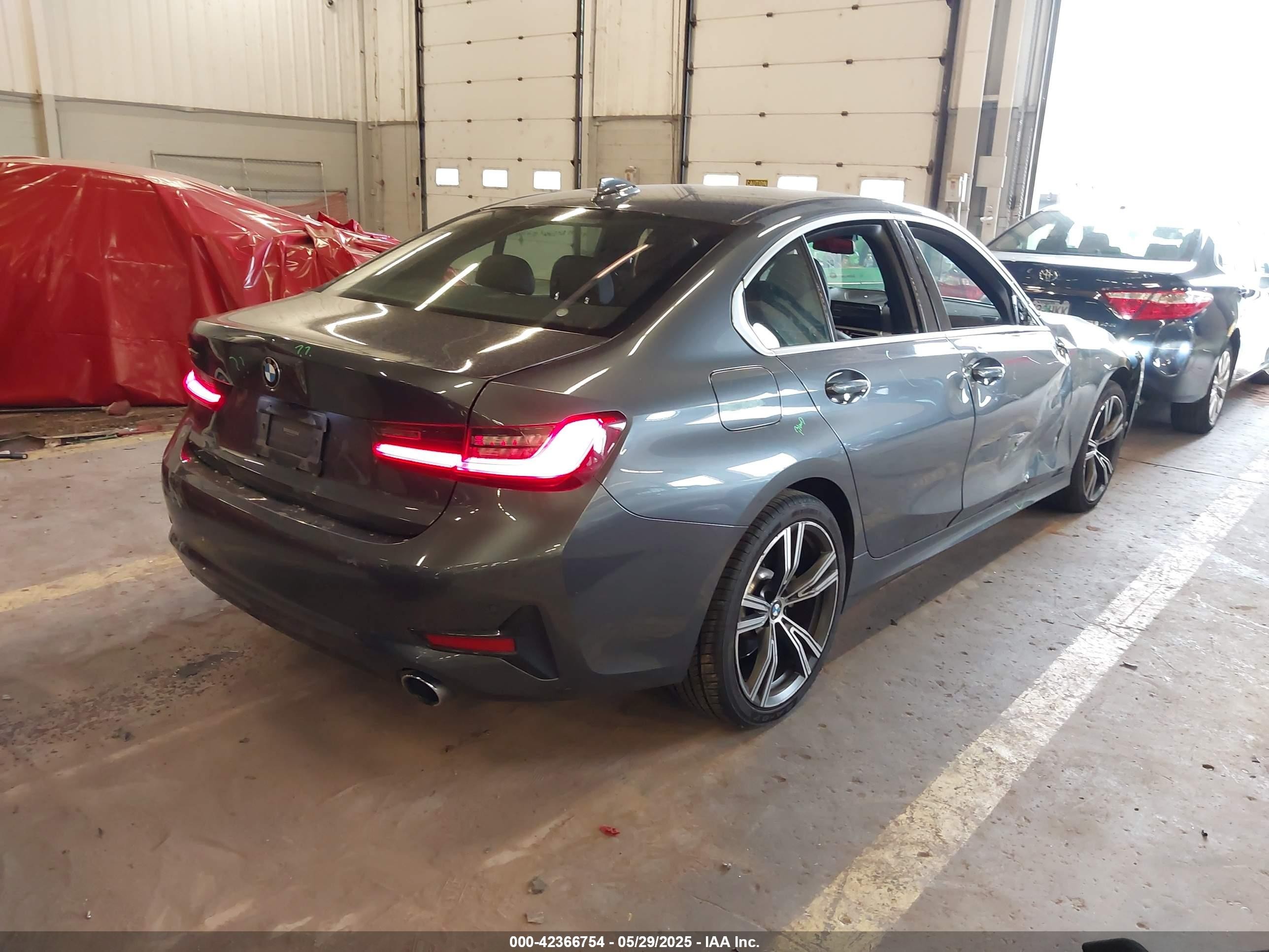 2021 Bmw 330i Xdrive Gray vin: 3MW5R7J09M8C00676