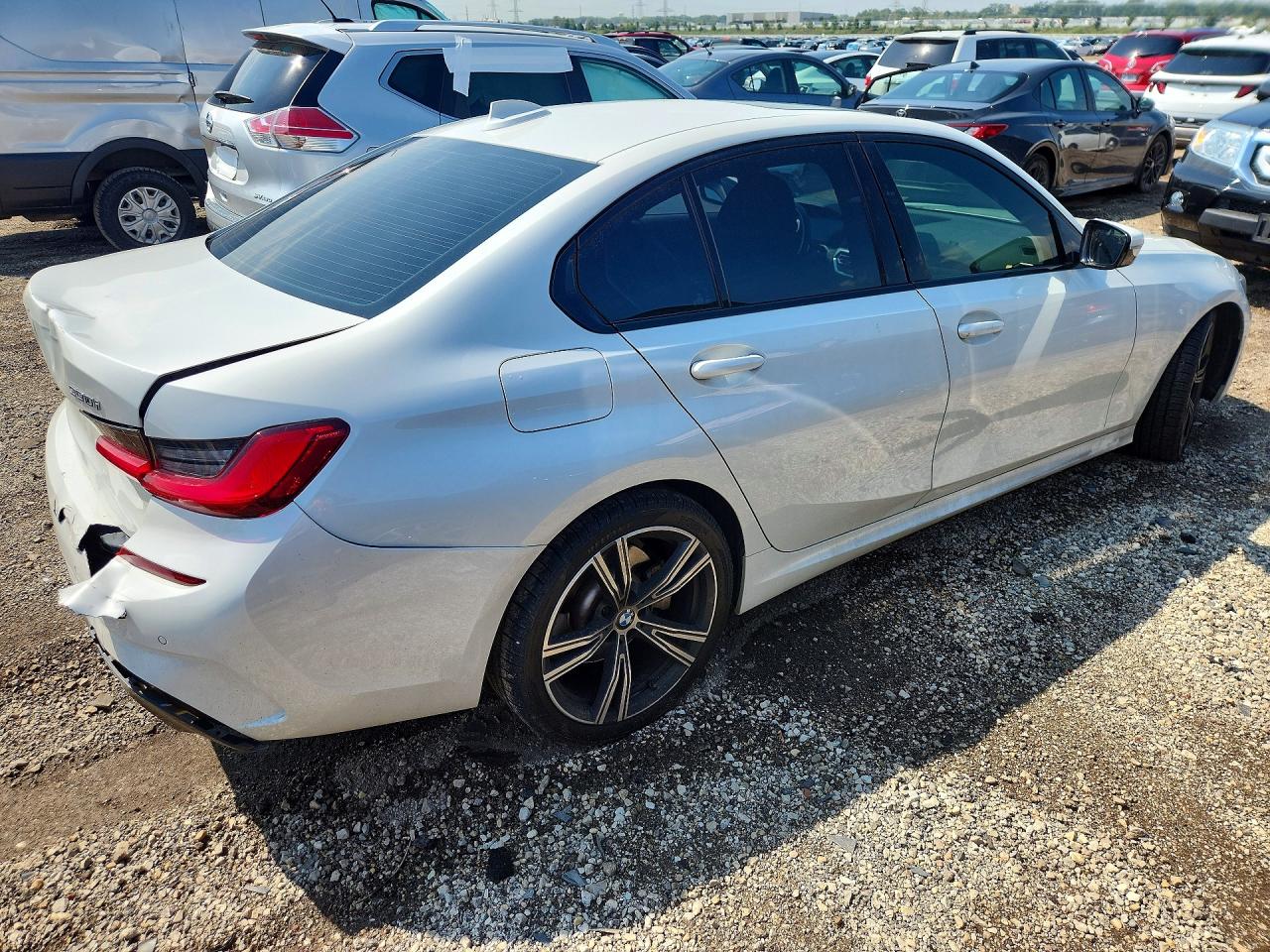 2021 Bmw 330xi Белый vin: 3MW5R7J0XM8B47325