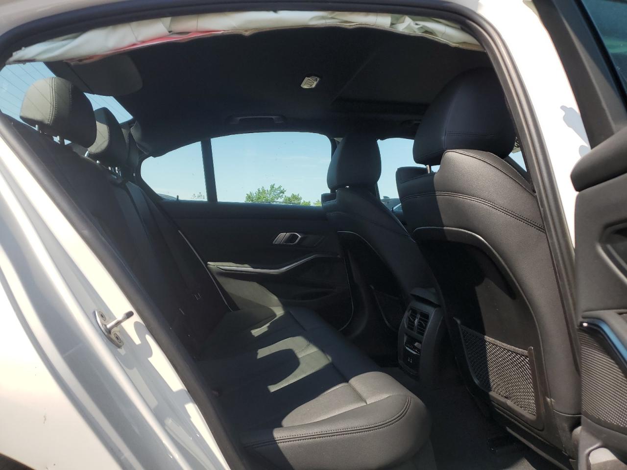 2021 Bmw 330xi    Белый vin: 3MW5R7J0XM8C18698