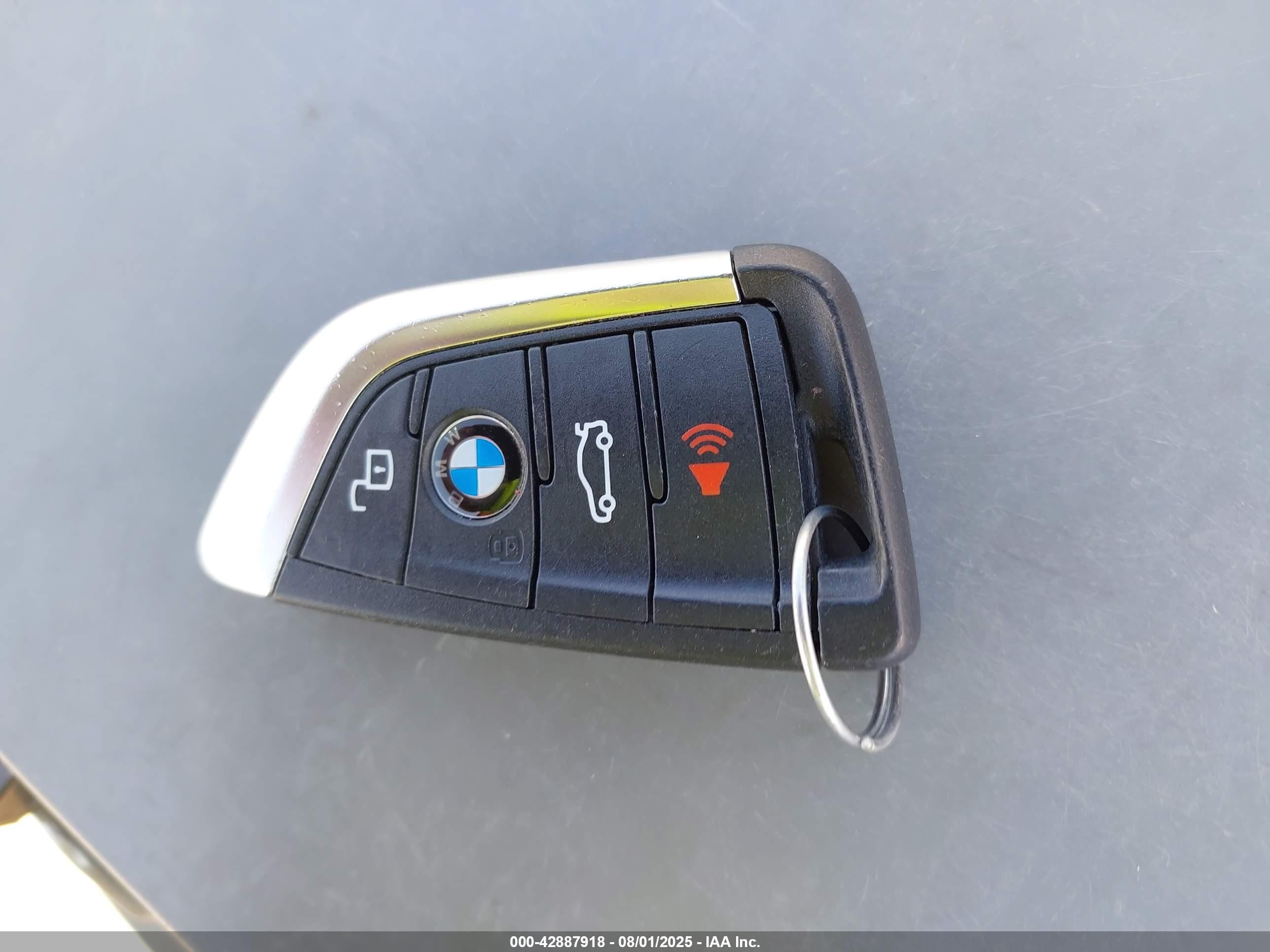 2025 Bmw 3 Series 330i Blue vin: 3MW69CW01S8E93864