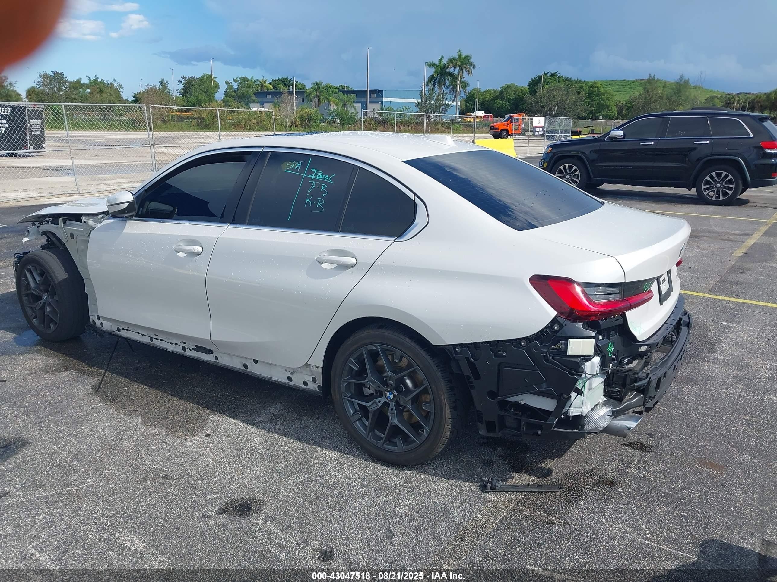 2025 Bmw 3 Series 330i White vin: 3MW69CW0XS8E98271