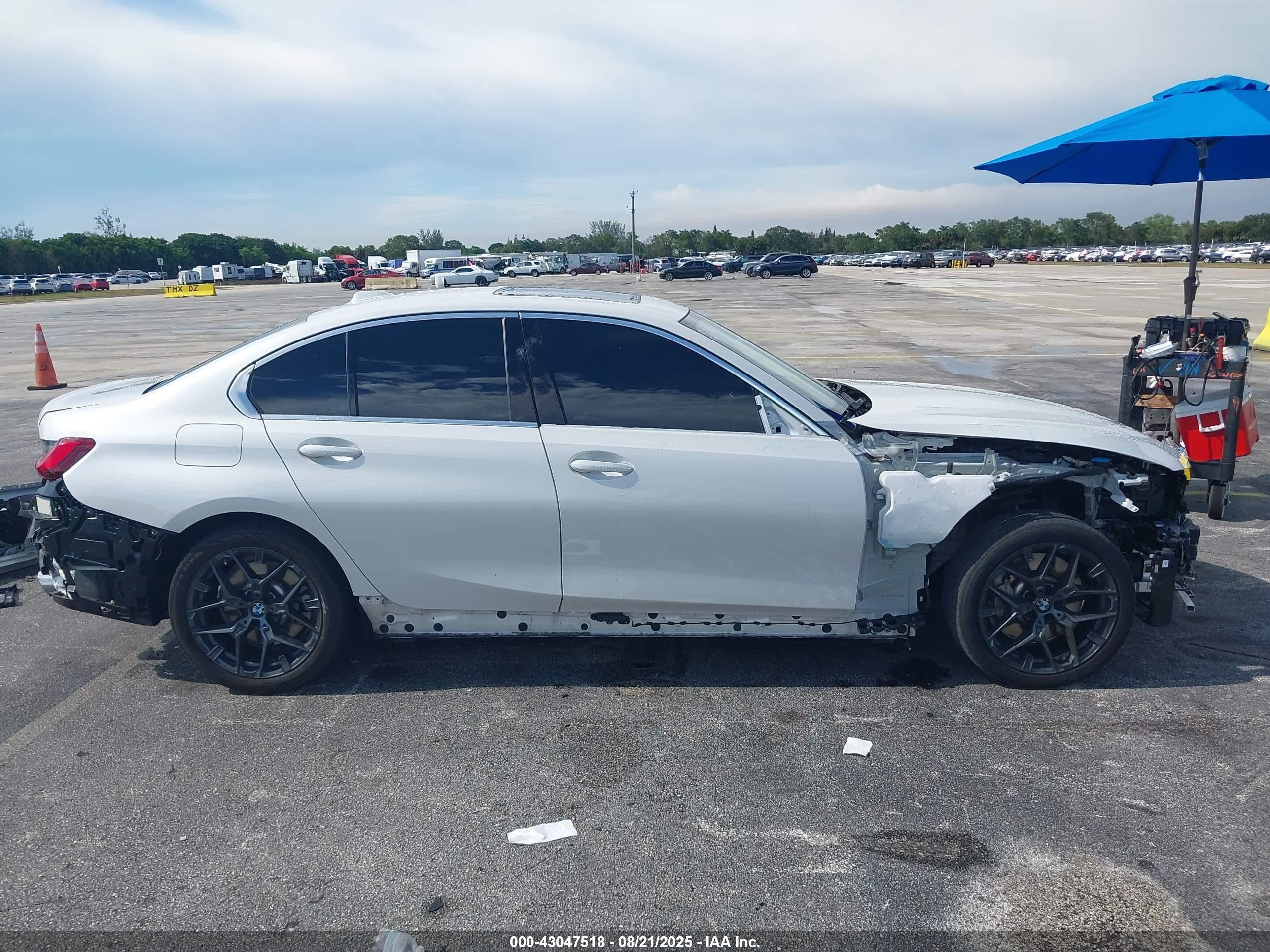 2025 Bmw 3 Series 330i White vin: 3MW69CW0XS8E98271