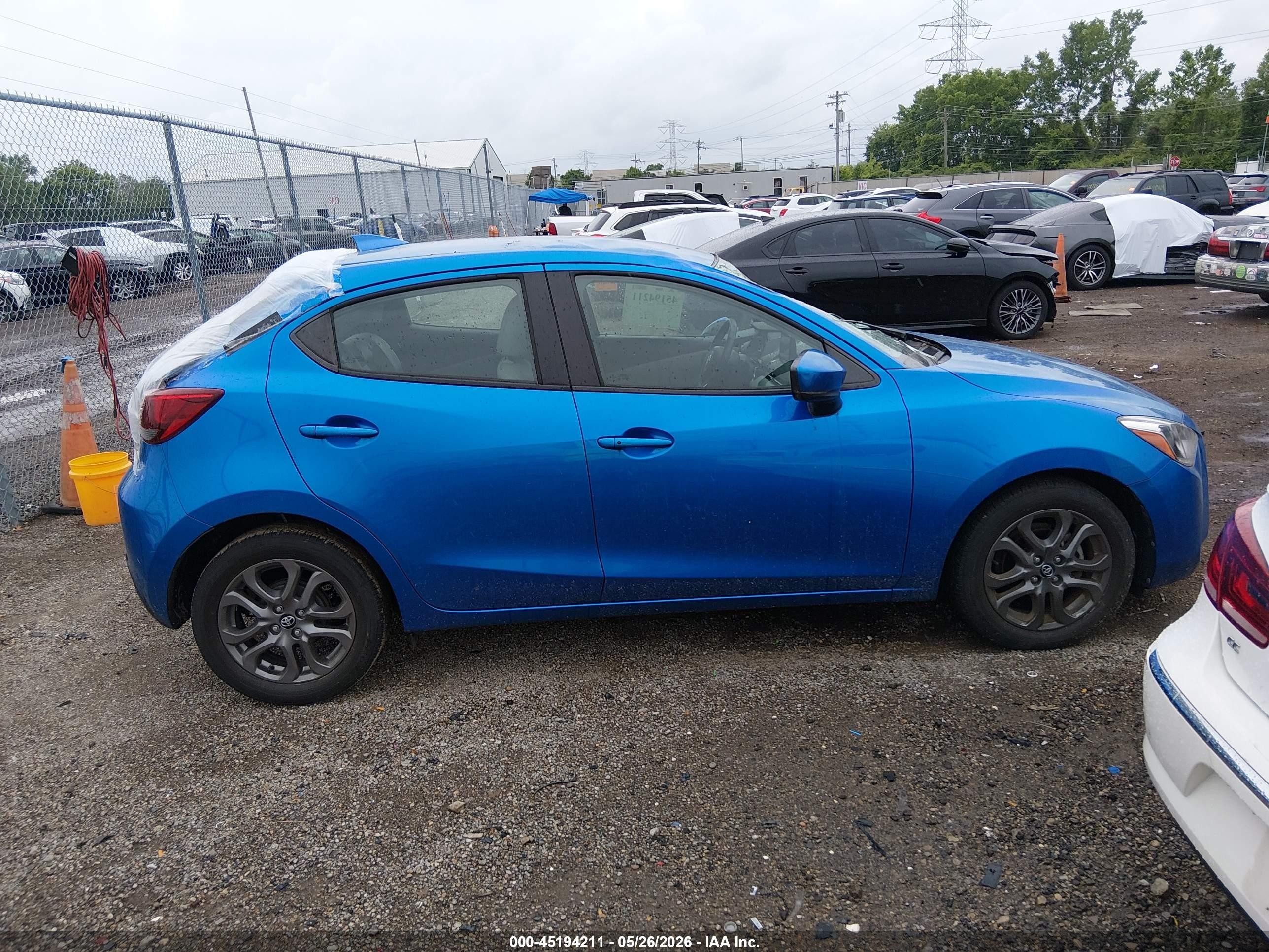 2020 Toyota Yaris Xle Blue vin: 3MYDLBJV8LY706983