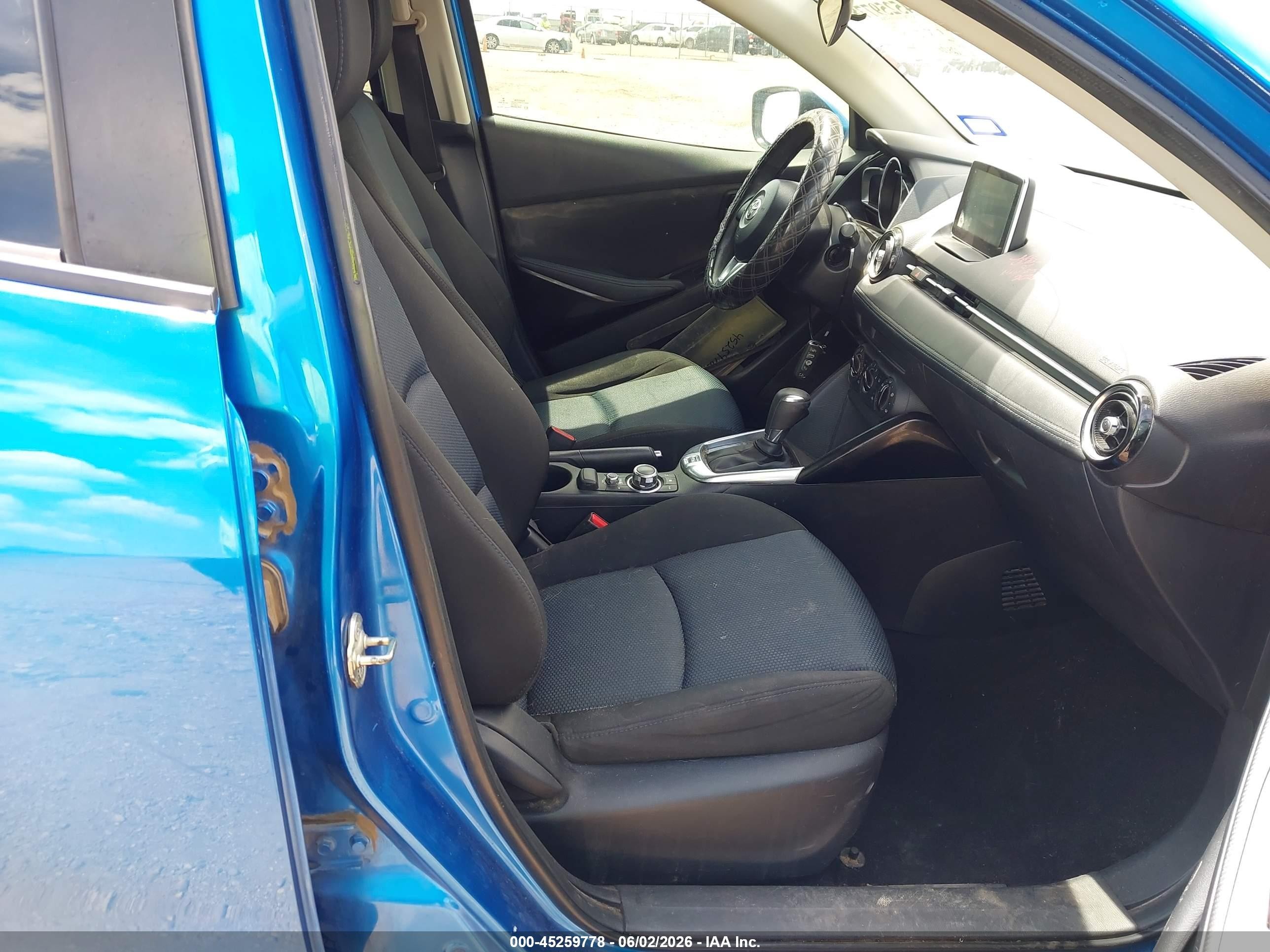 2018 Toyota Yaris Ia   Blue vin: 3MYDLBYV0JY302143