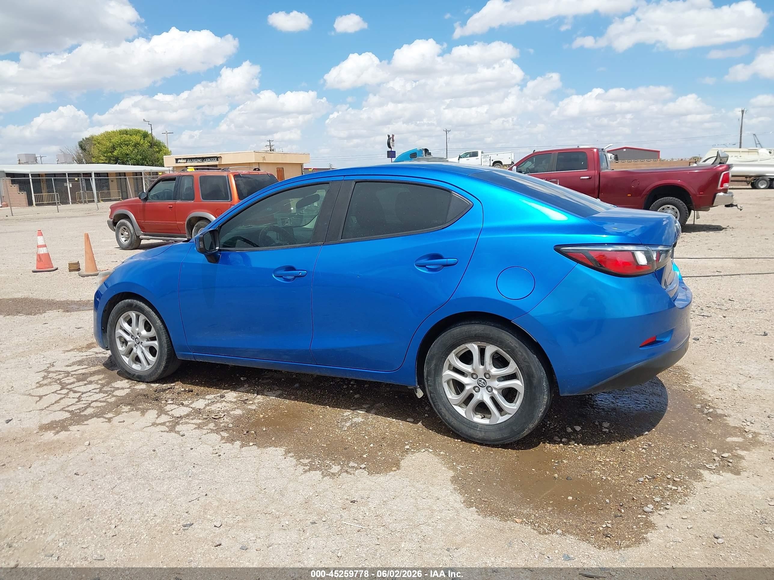 2018 Toyota Yaris Ia   Blue vin: 3MYDLBYV0JY302143