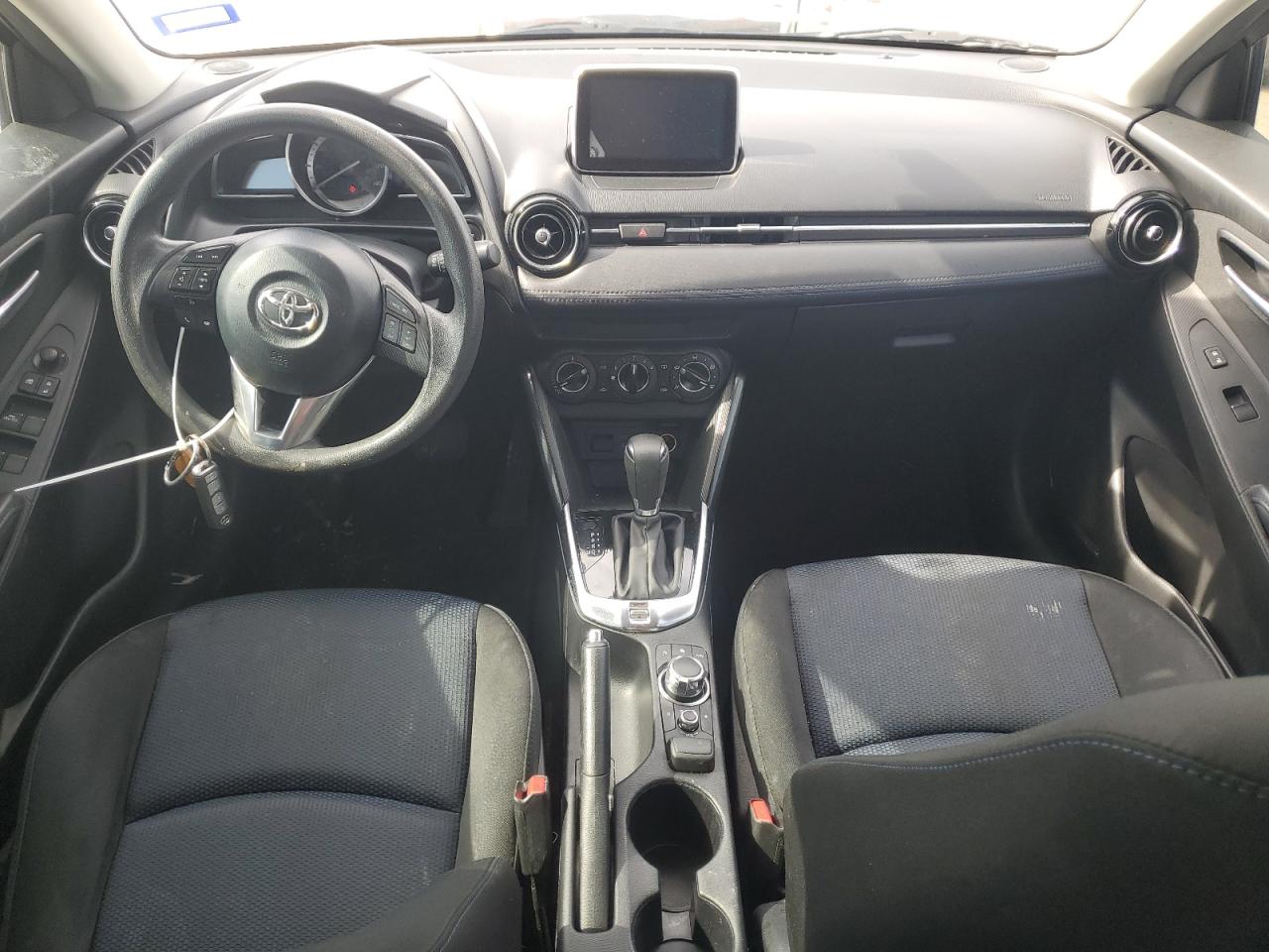 2017 Toyota Yaris Ia Base White vin: 3MYDLBYV1HY175221