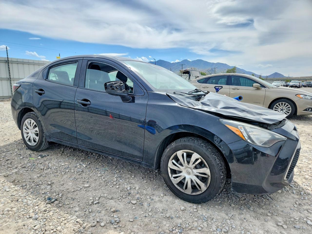 2019 Toyota Yaris L Black vin: 3MYDLBYV1KY527642