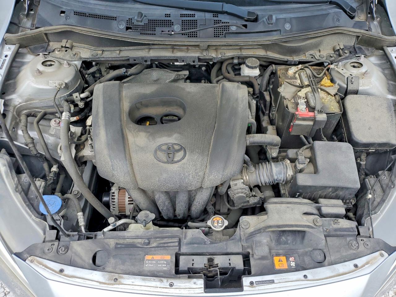 2018 Toyota Yaris Ia Base Silver vin: 3MYDLBYV2JY322457