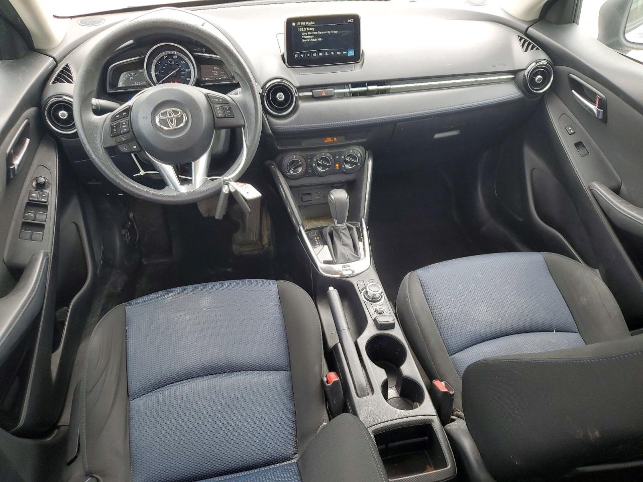 2018 Toyota Yaris Ia Base Silver vin: 3MYDLBYV2JY322457