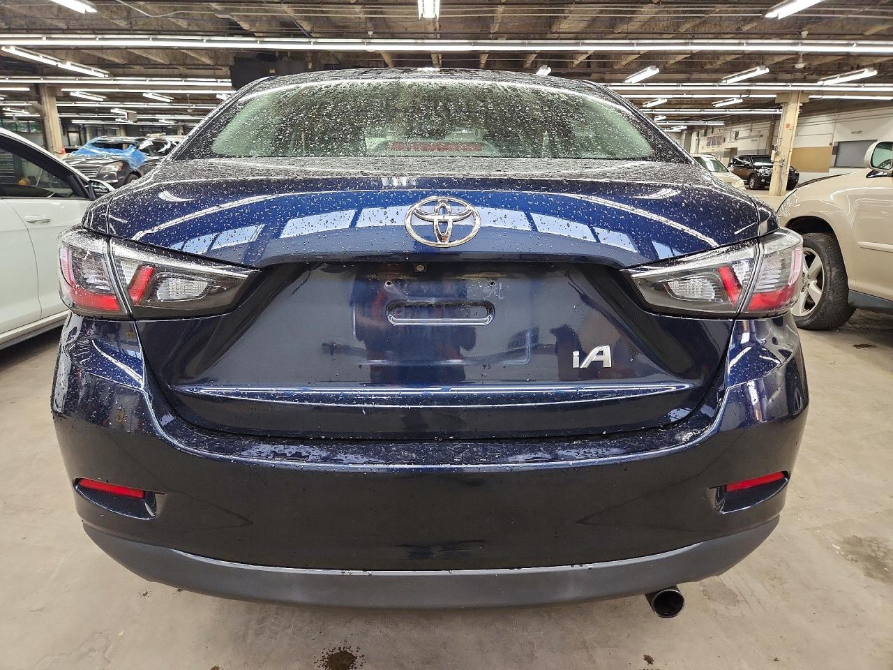 2018 Toyota Yaris Ia Base Синий vin: 3MYDLBYV3JY316392
