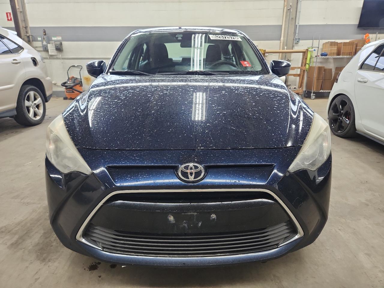 2018 Toyota Yaris Ia Base Синий vin: 3MYDLBYV3JY316392 Damage: Left Head Lamp, Faded, Acceptable
